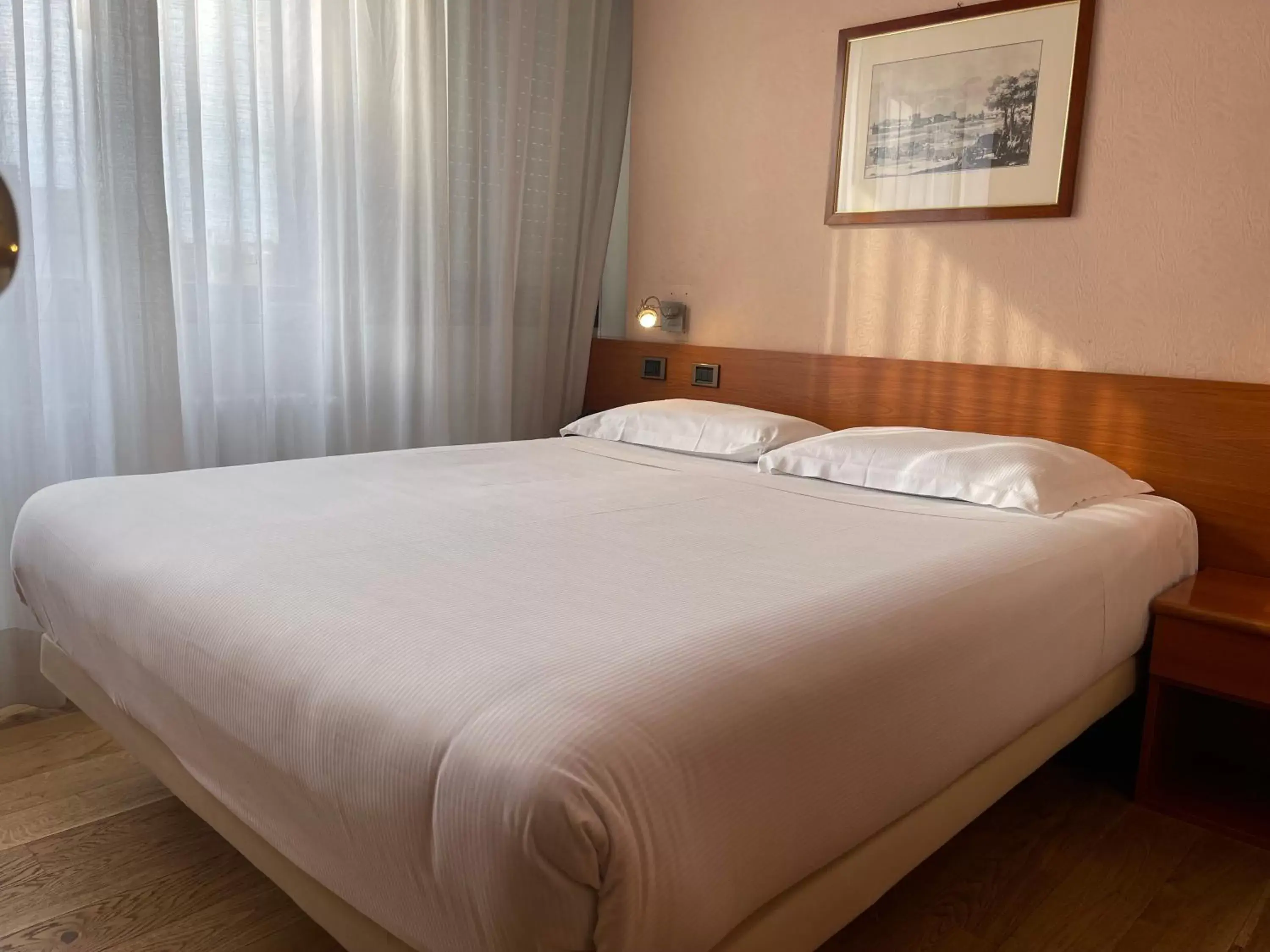 Bed in Crystal Hotel Varese