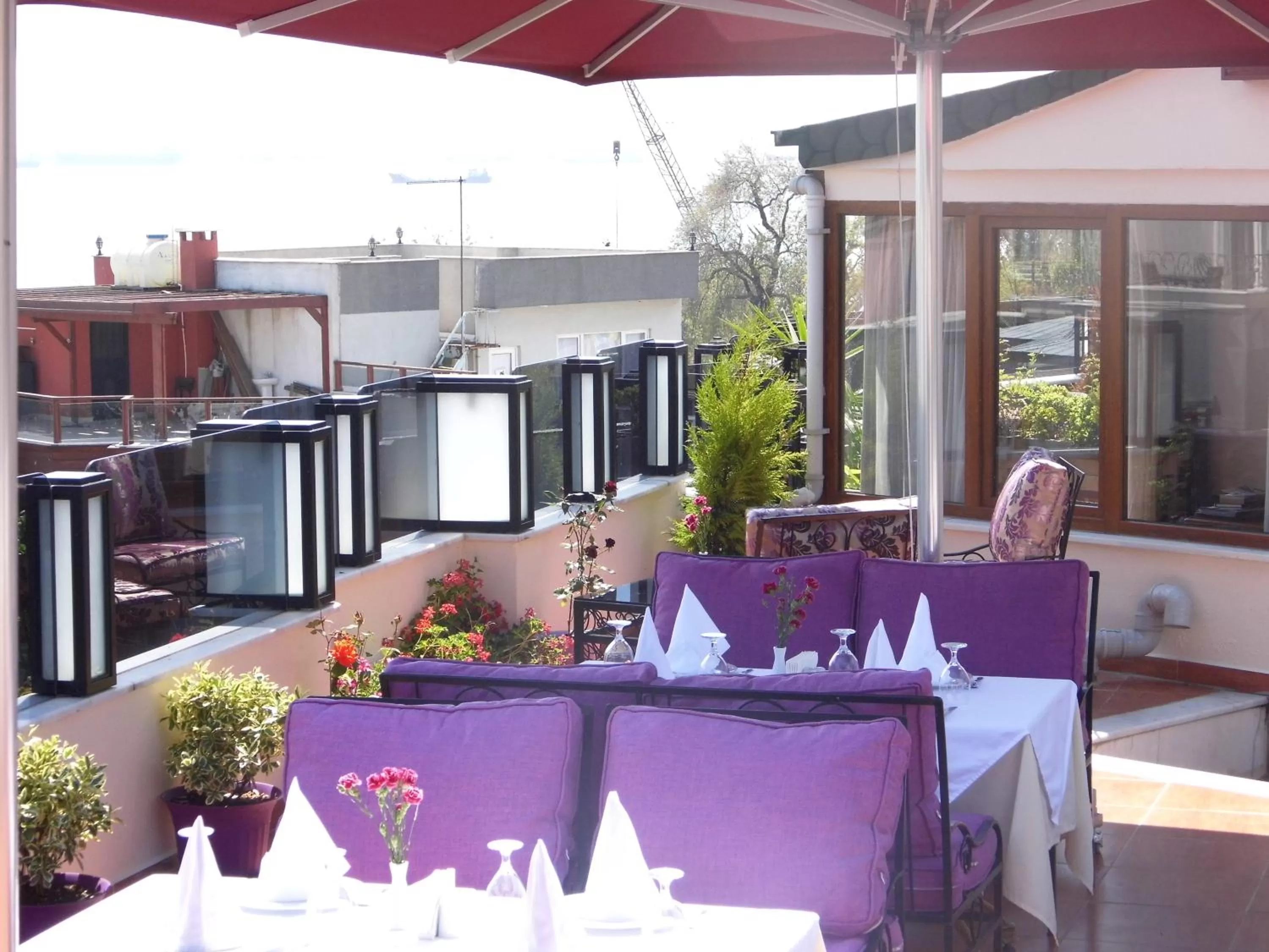 Restaurant/places to eat in GLK PREMIER The Home Suites & Spa