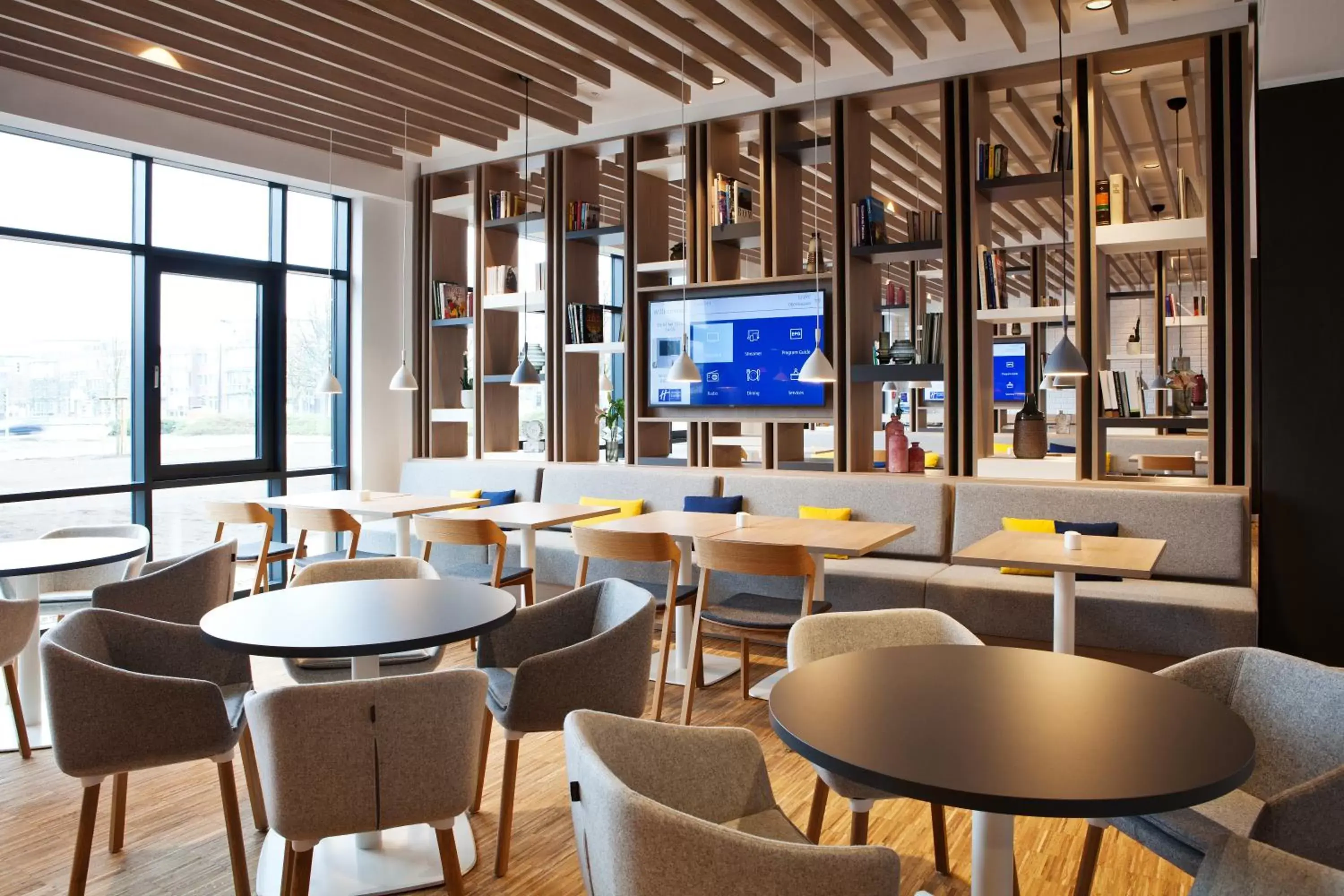 Restaurant/places to eat, Lounge/Bar in Holiday Inn Express - Recklinghausen