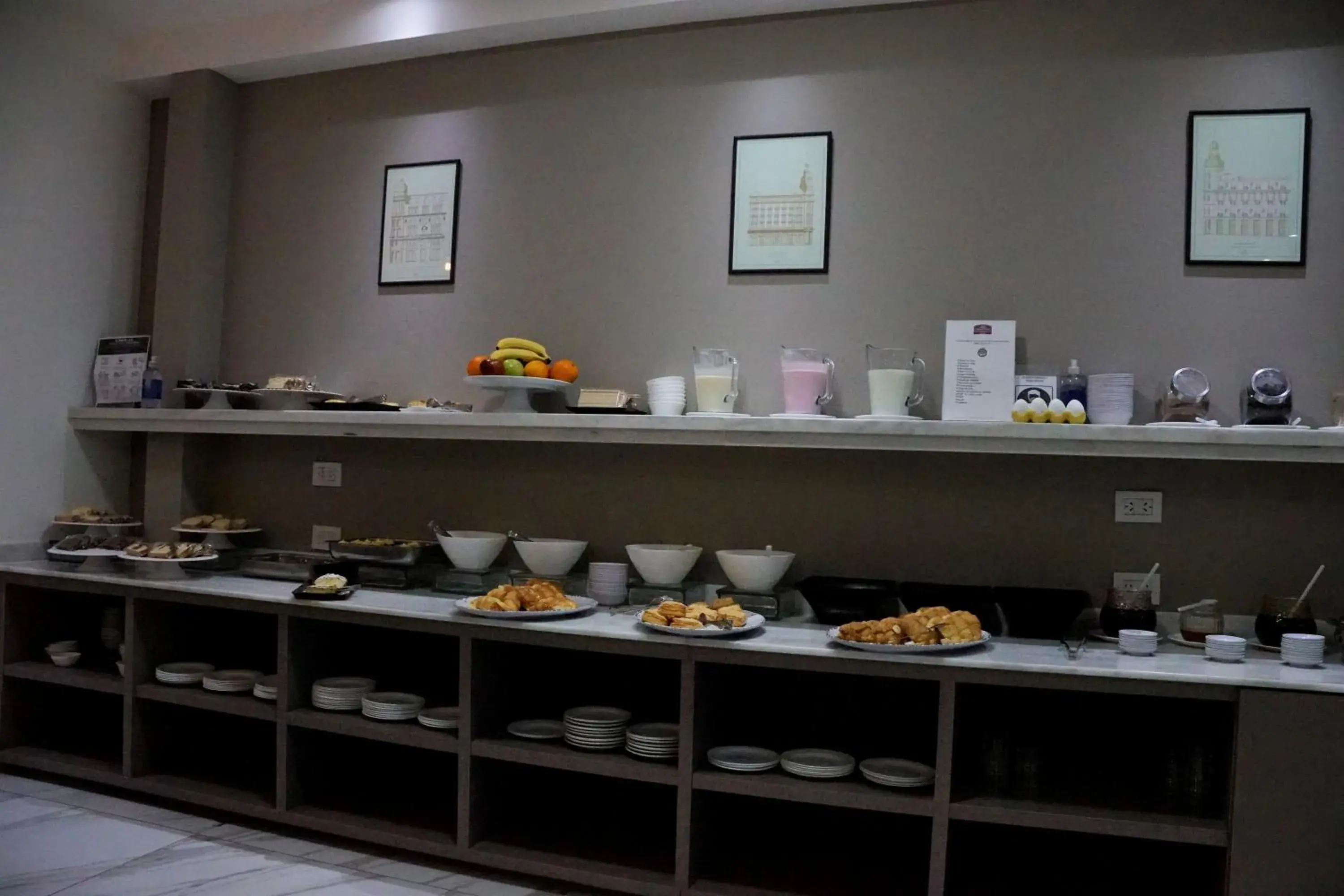 Breakfast, Restaurant/Places to Eat in Howard Johnson Hotel Rosario