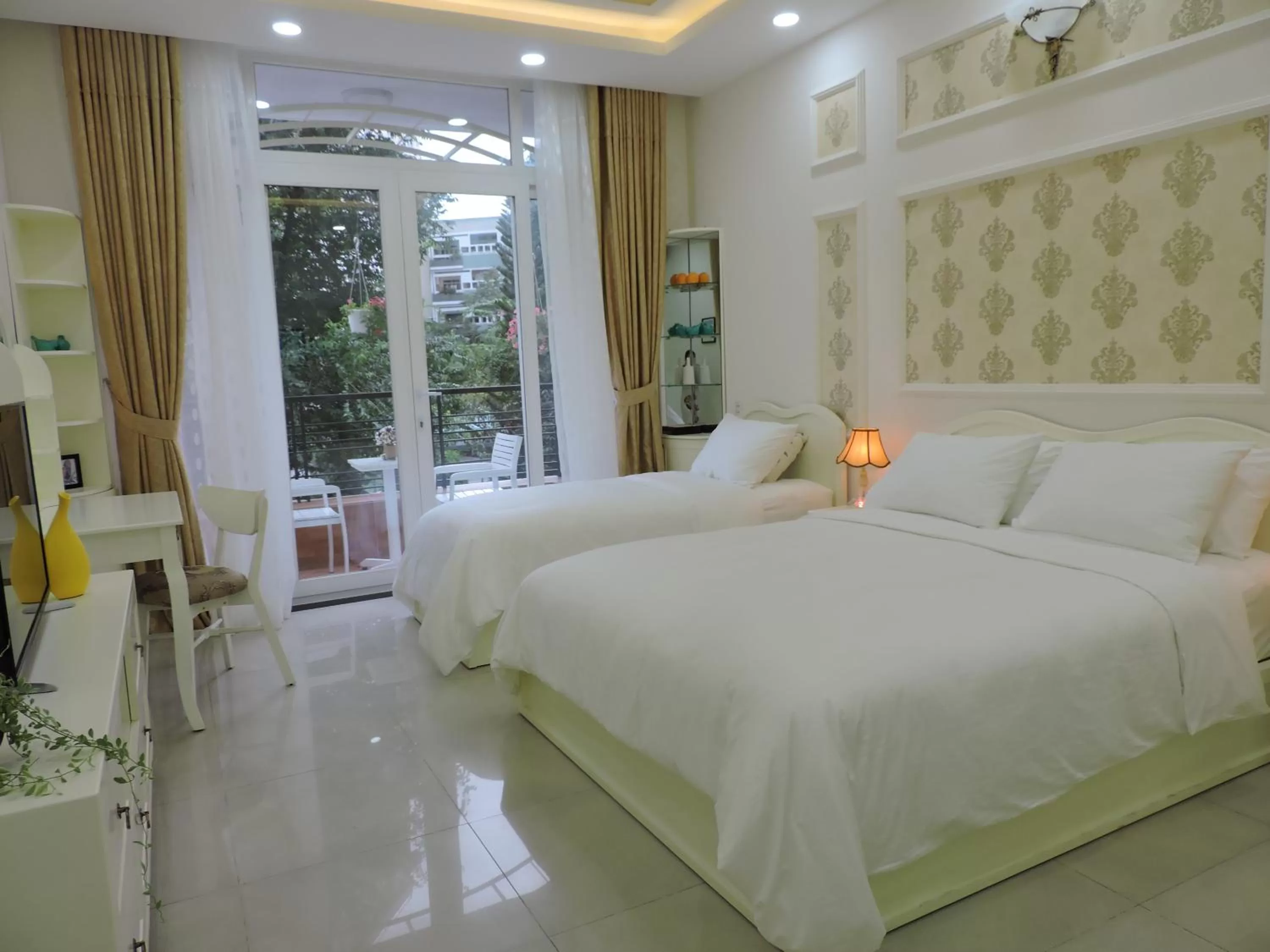 Bed in Chez Lotus Rose