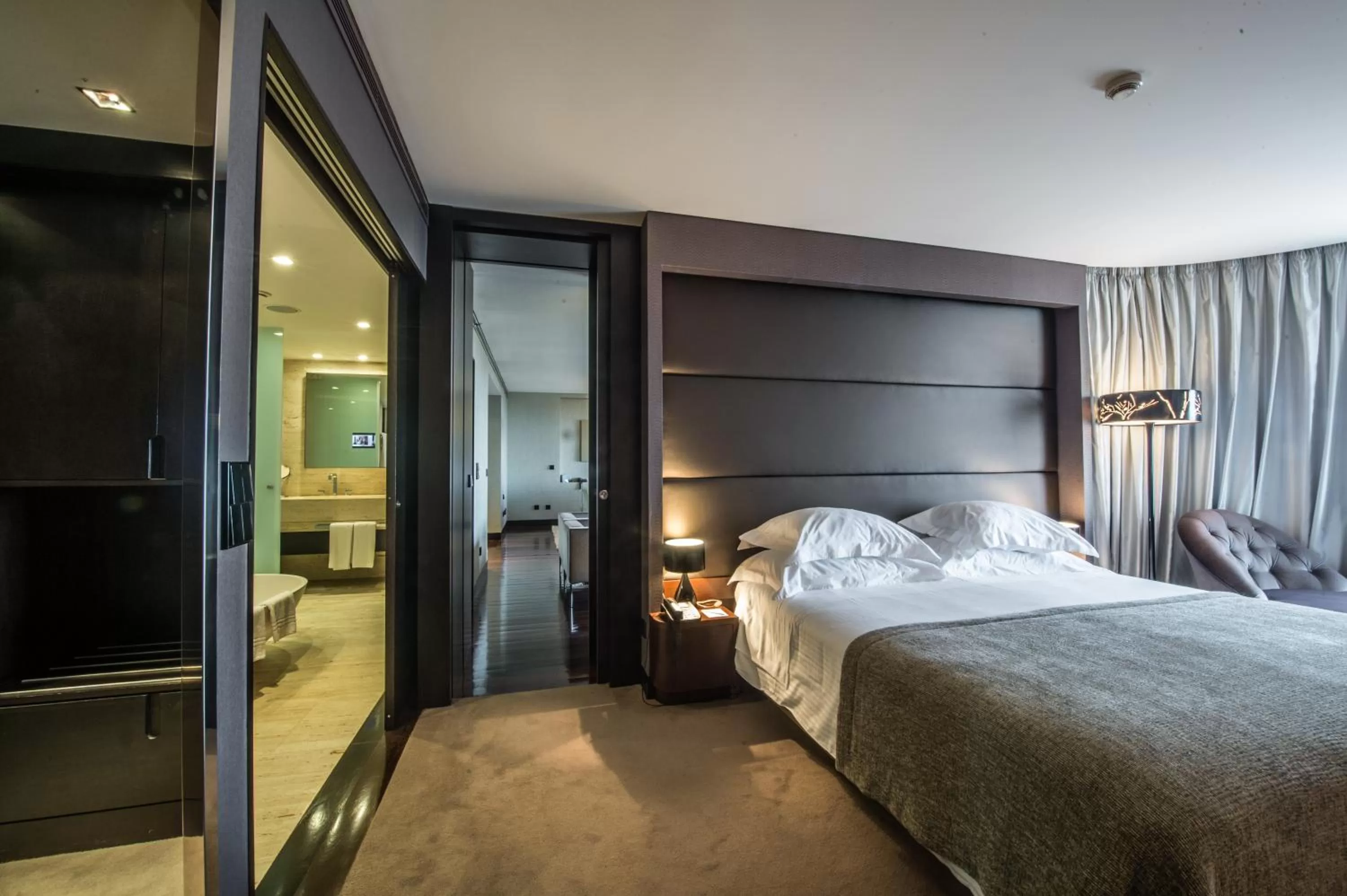 Bedroom, Bed in Porto Palácio Hotel by The Editory