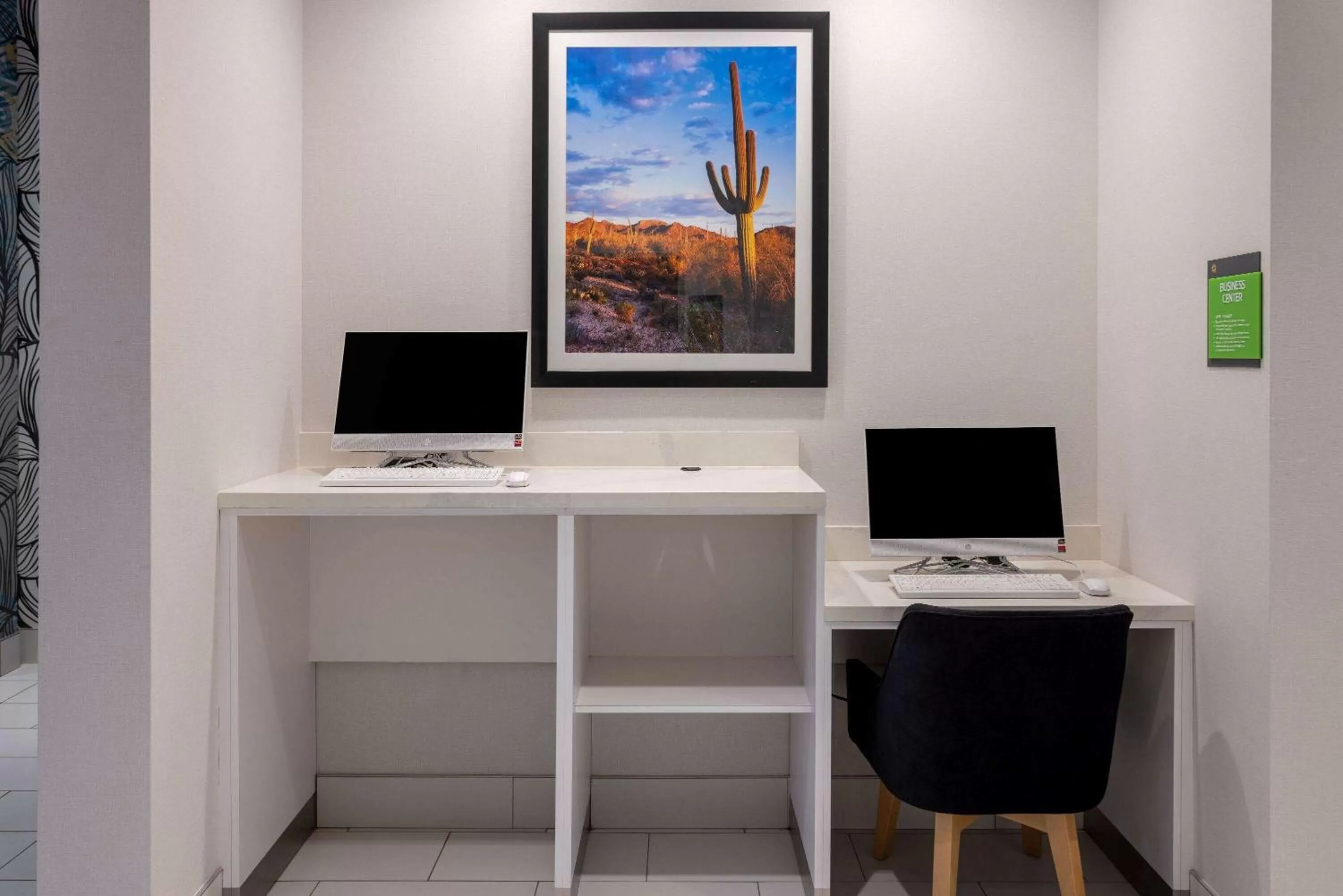 Business facilities in La Quinta Inn & Suites by Wyndham Maricopa Copper Sky