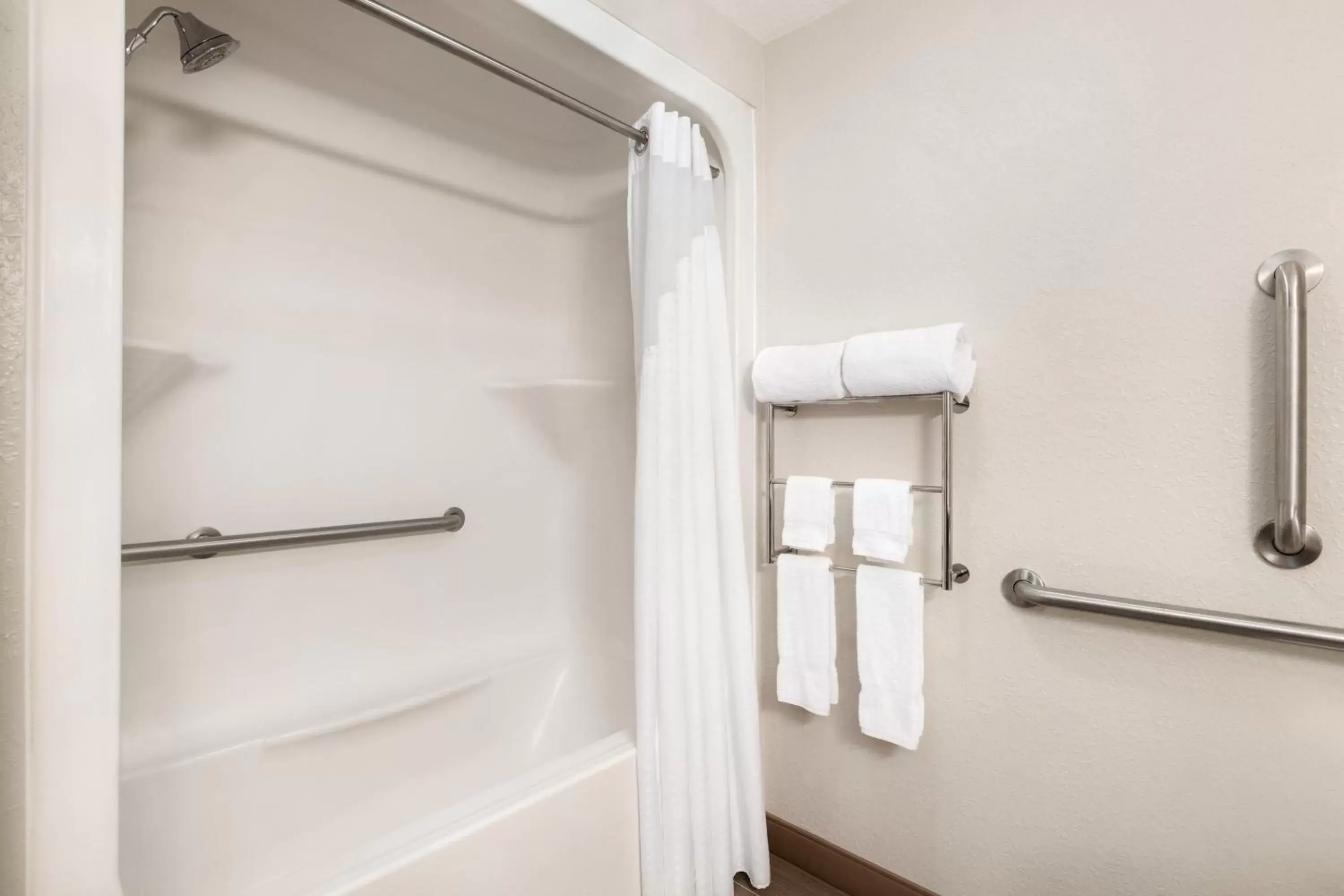 Photo of the whole room, Bathroom in Holiday Inn Express & Suites Pembroke Pines-Sheridan St, an IHG Hotel