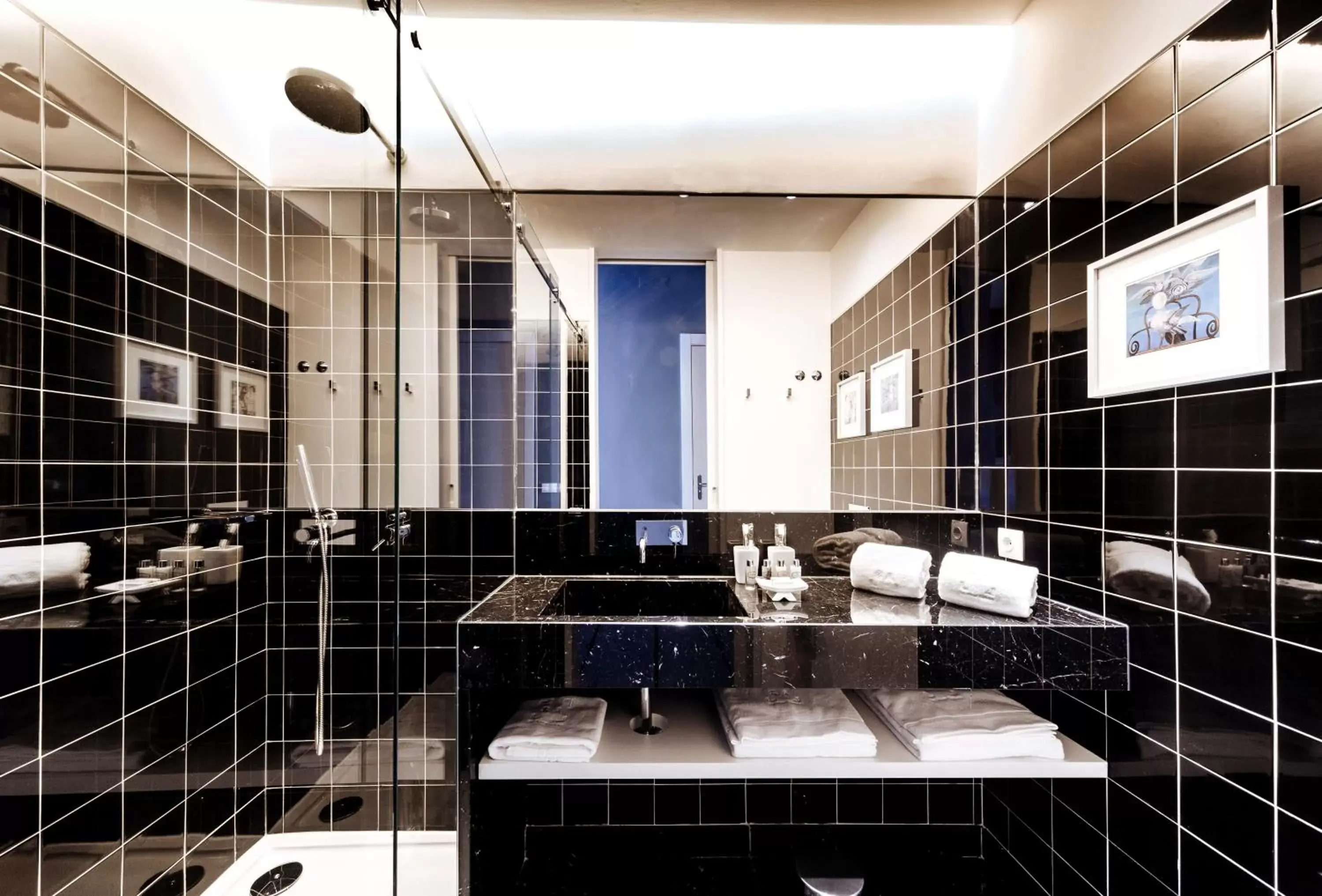 Bathroom in Dear Lisbon - Gallery House