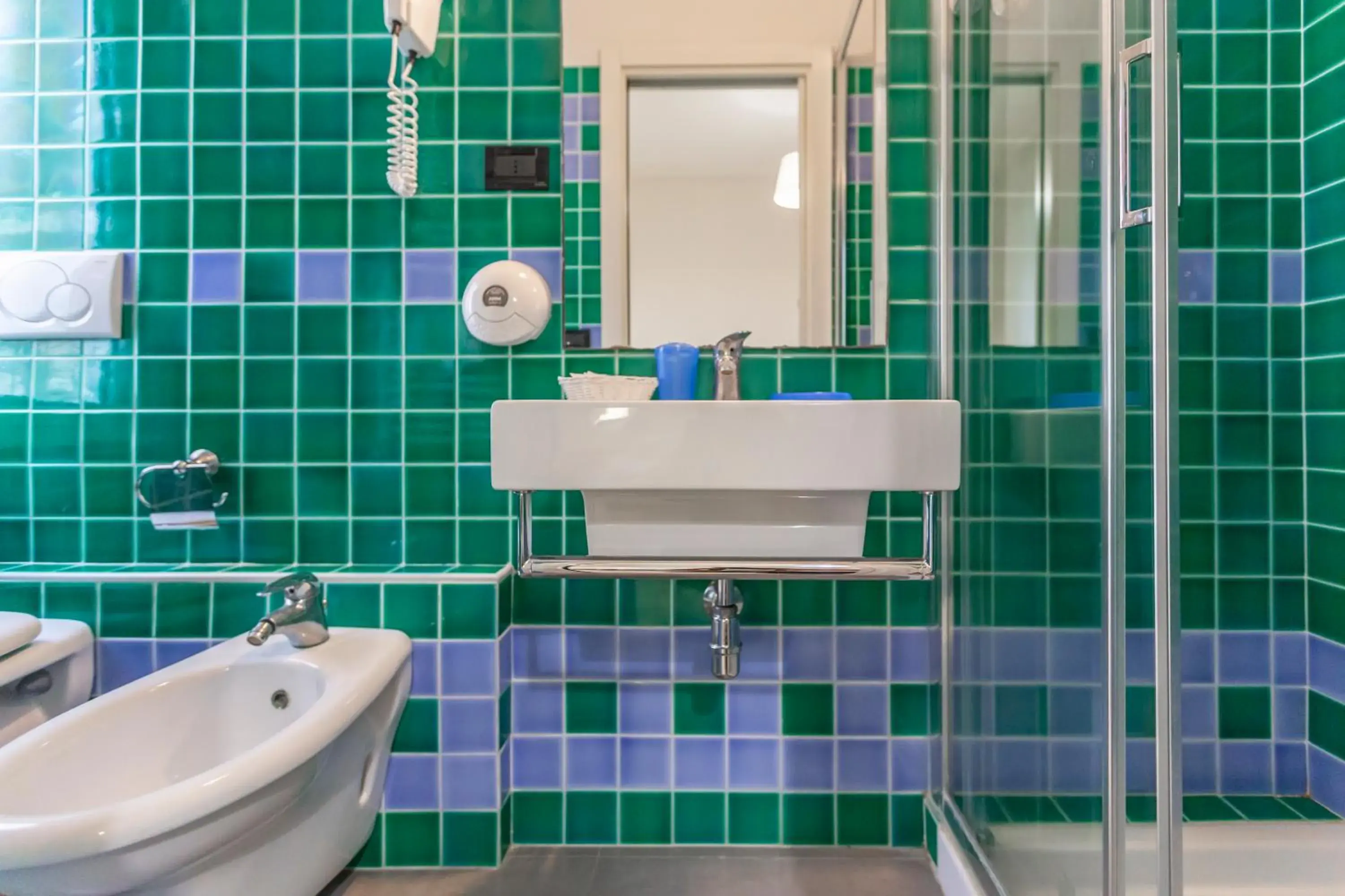 Shower, Bathroom in Hotel Vannucci