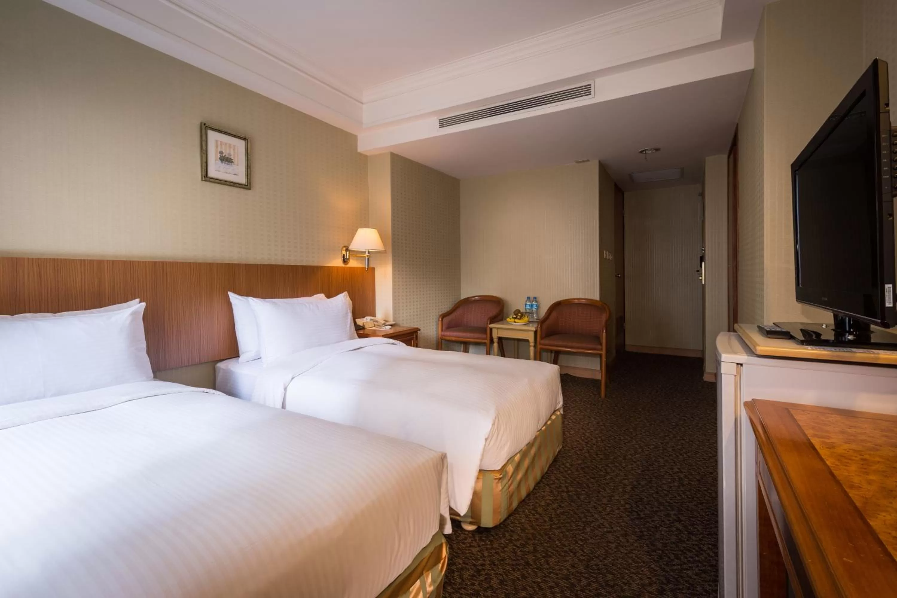 Photo of the whole room, Bed in Green World Flora Annex