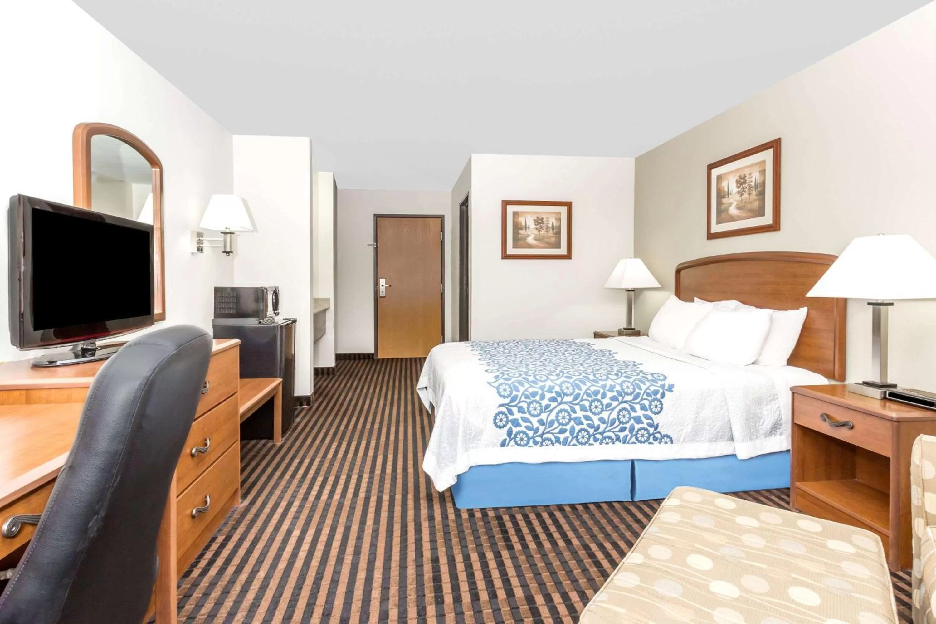 Photo of the whole room, Bed in Days Inn by Wyndham Sidney NE