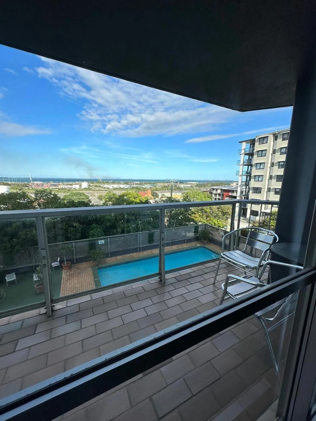 Balcony/Terrace, Swimming Pool in Metro Hotel & Apartments Gladstone