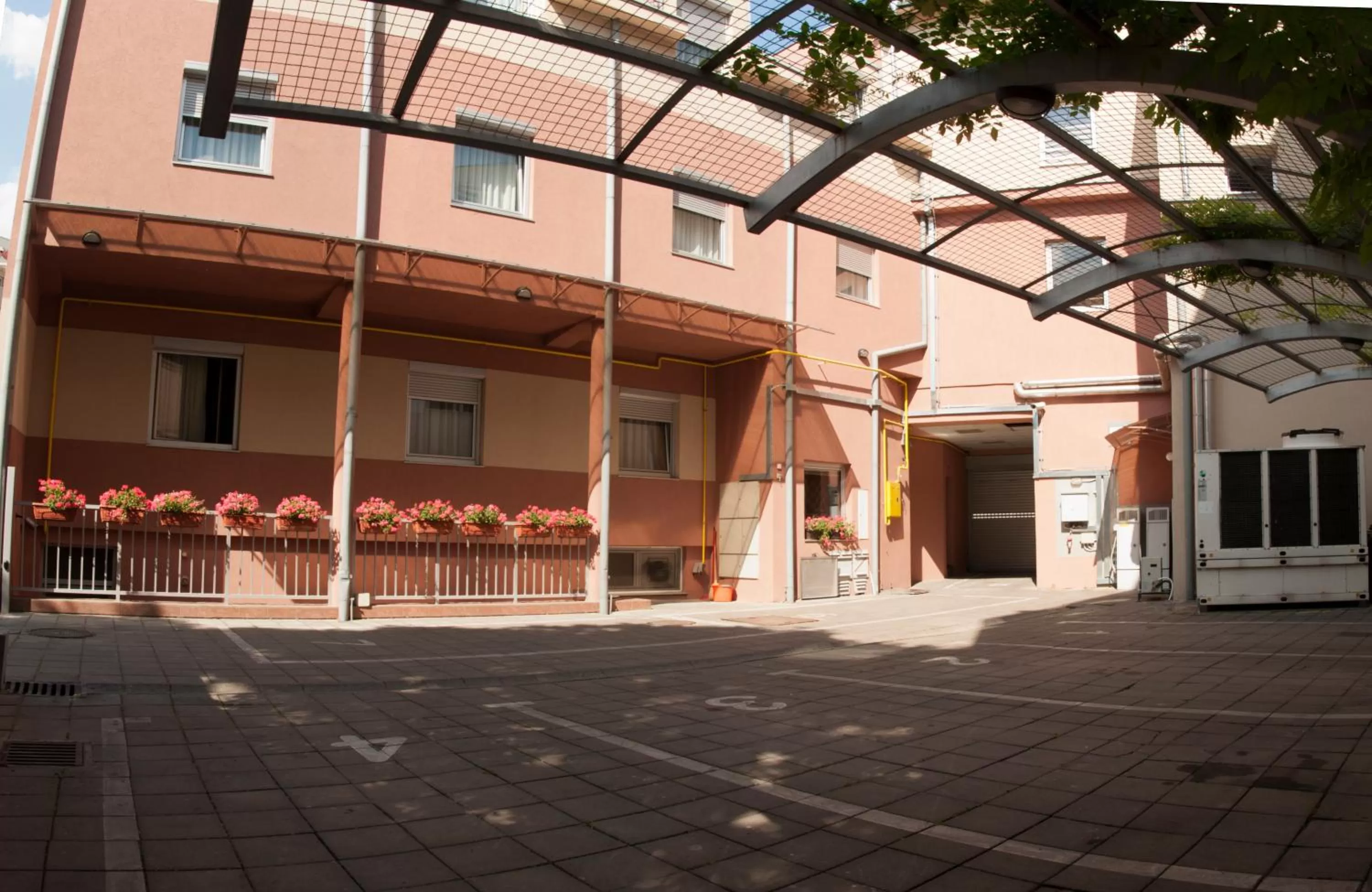 Area and facilities in Garni Hotel Vigor - EV station