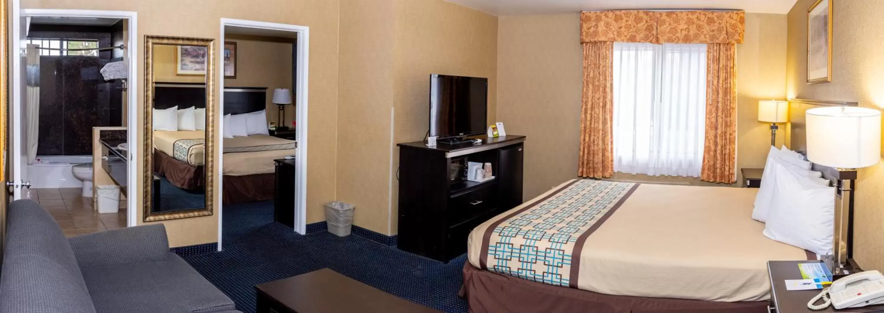 Bathroom, Bed in Days Inn & Suites by Wyndham Artesia