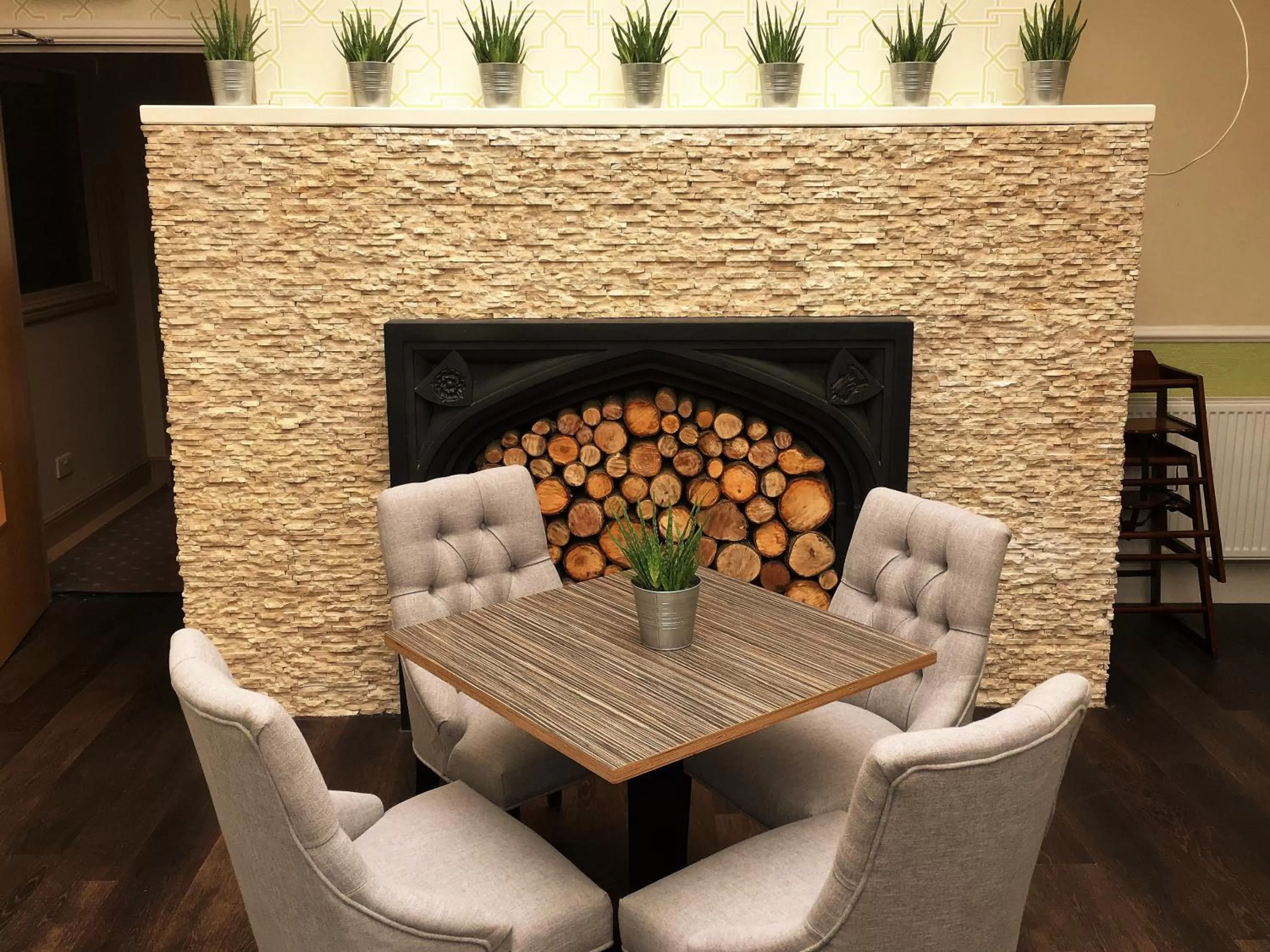 Lounge or bar in The Highworth Hotel