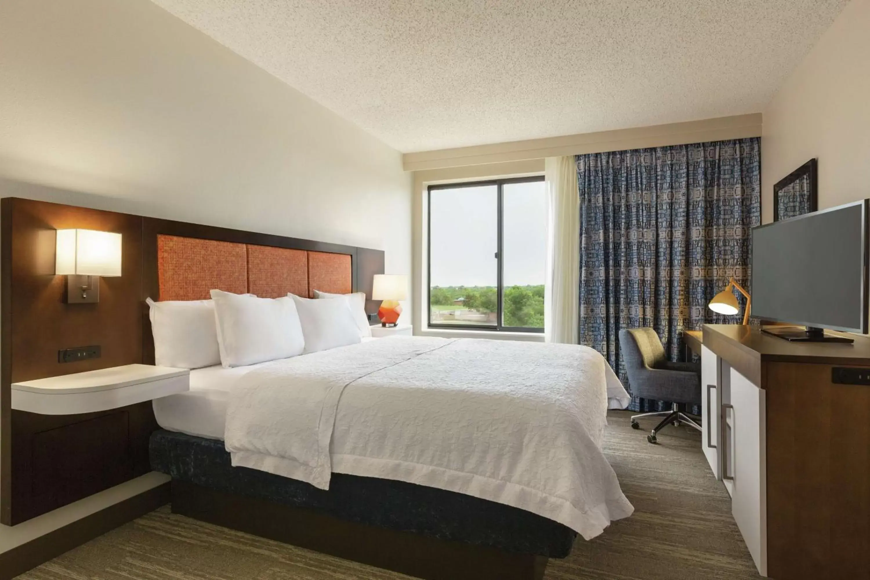 Bedroom in Hampton Inn & Suites Dallas-Mesquite