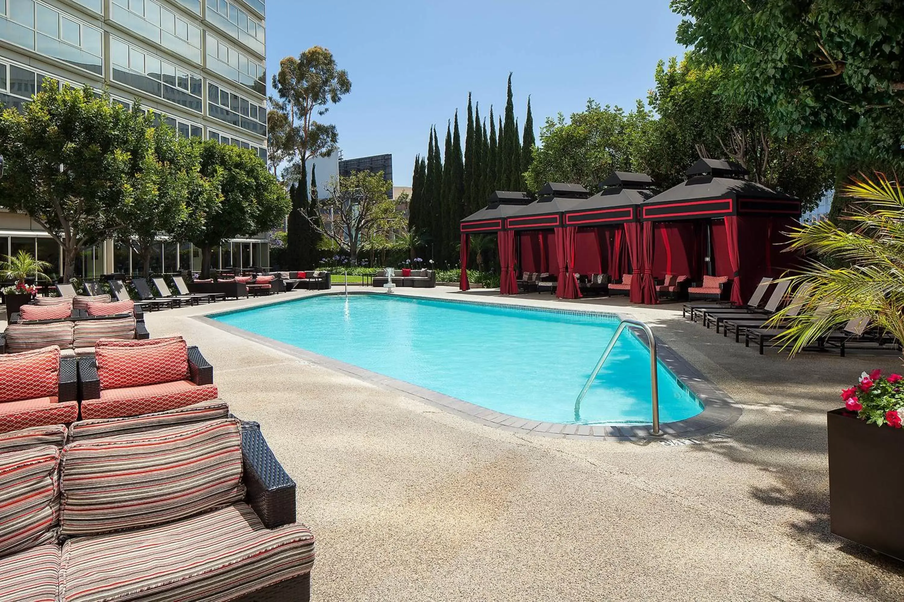 Swimming Pool in Sheraton Gateway Los Angeles Hotel