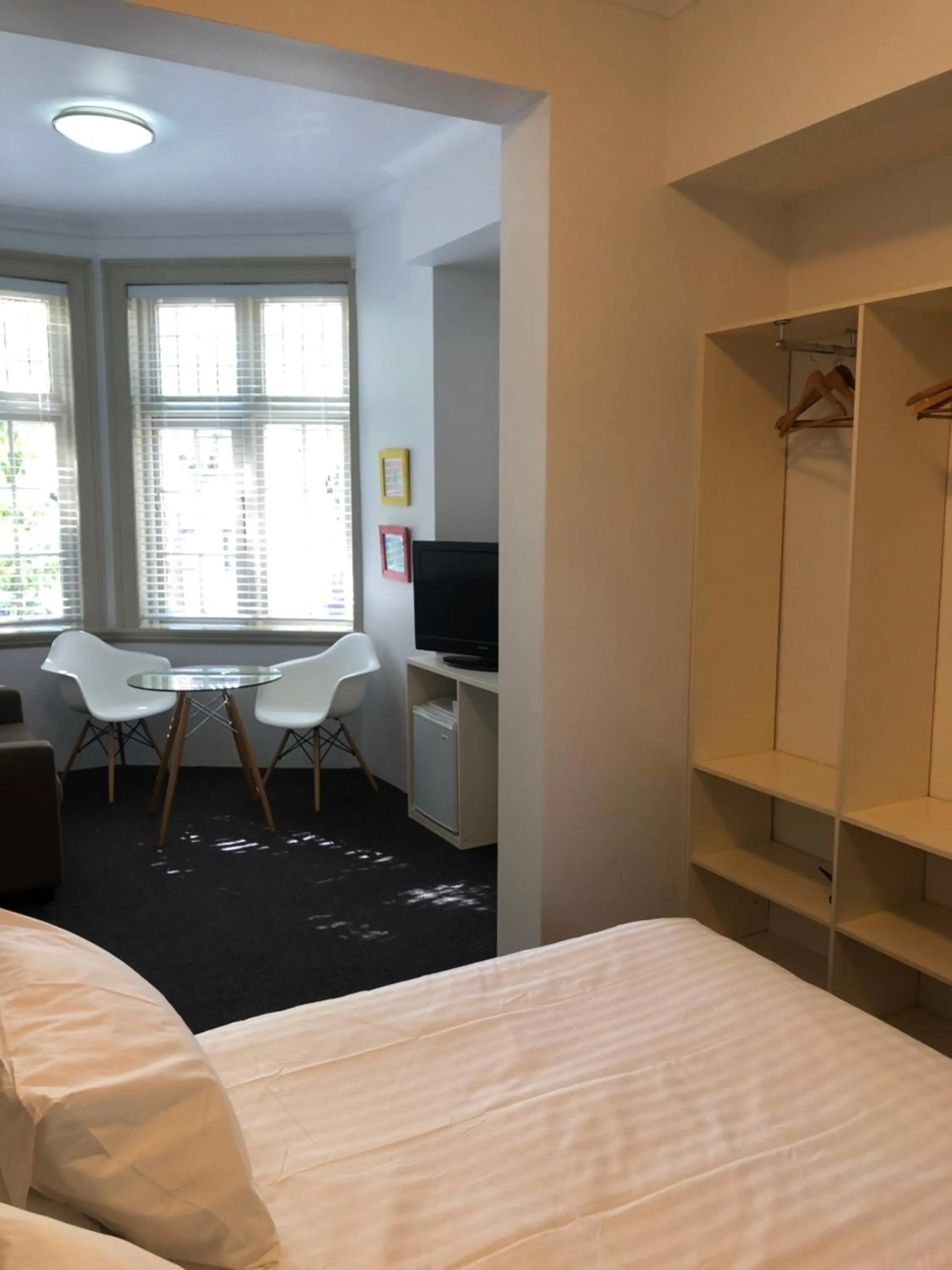 wardrobe, Bed in Hotel 59 Sydney