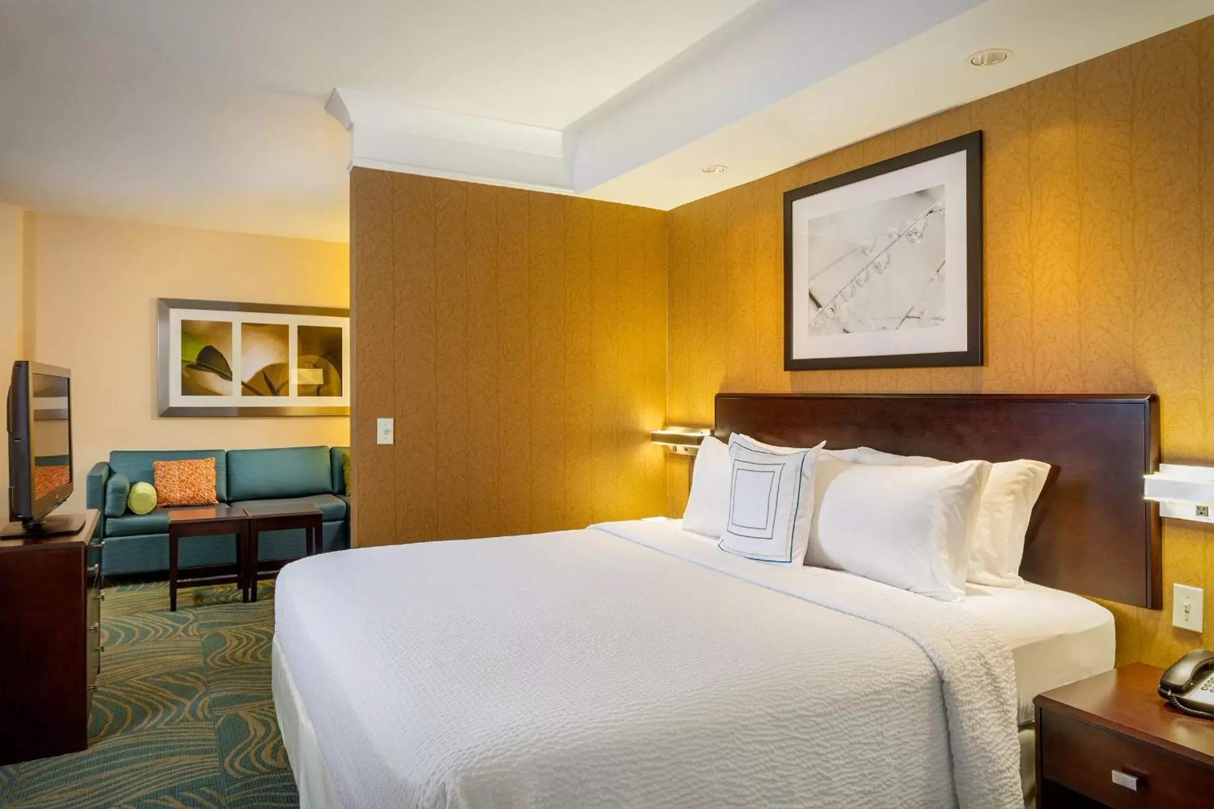 Bed in SpringHill Suites by Marriott Modesto