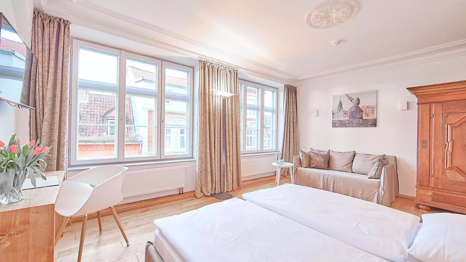 Photo of the whole room, Bed in Anno 1433 Hotel Lüneburg