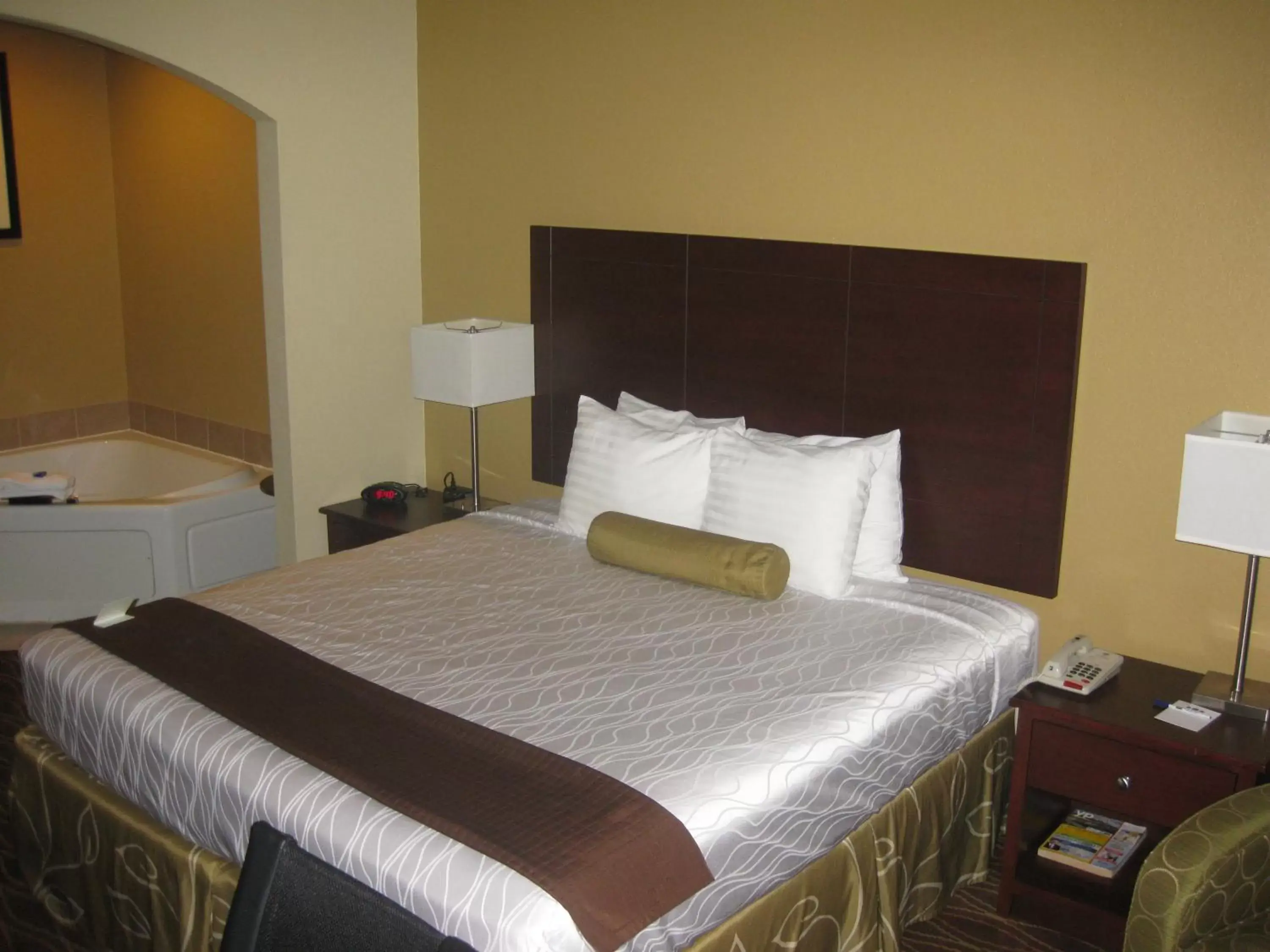 Bedroom, Room Photo in Best Western Plus Springfield Airport Inn