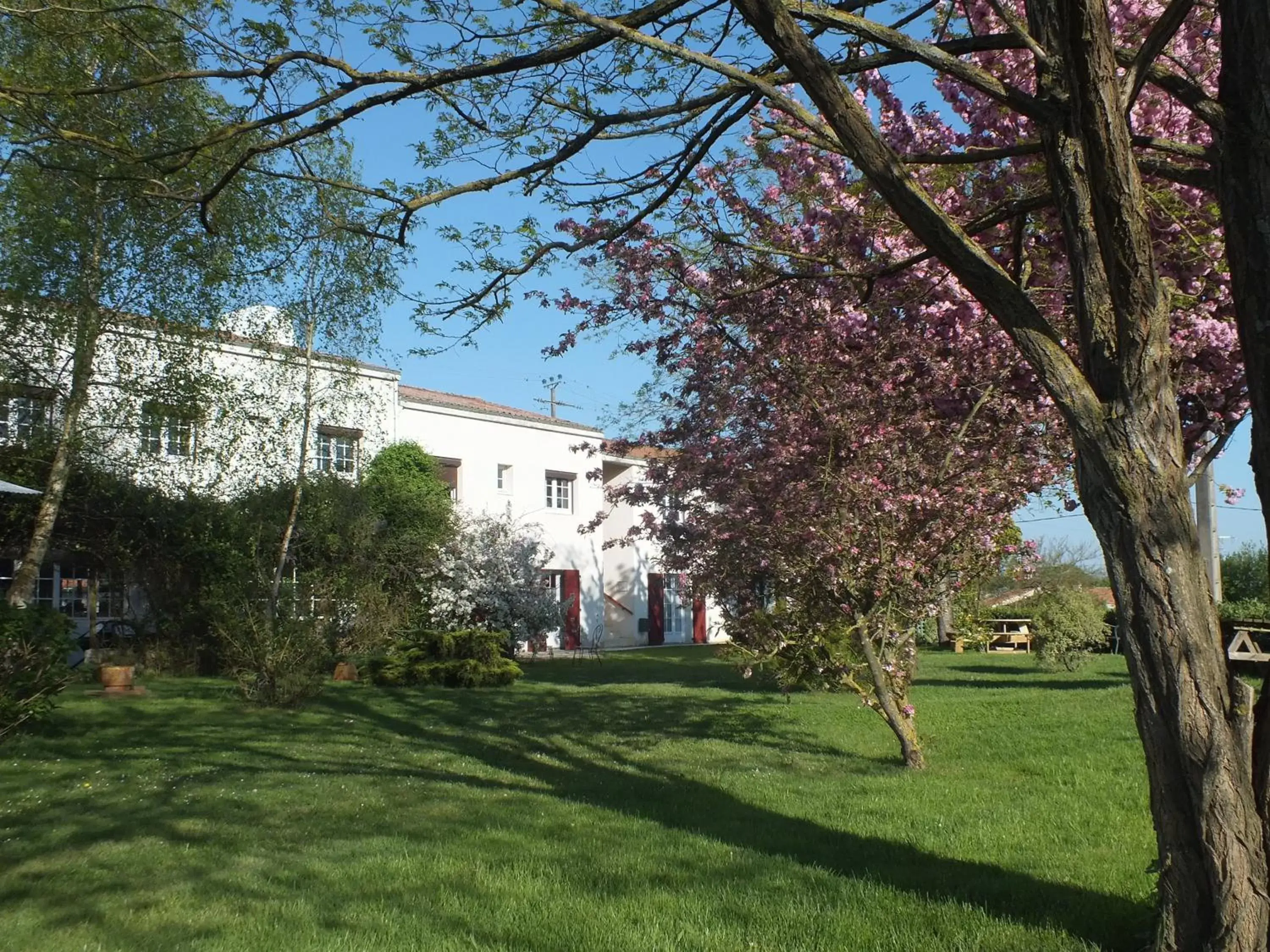 Garden view, Property Building in Le Mareuillais Hotel-Restaurant