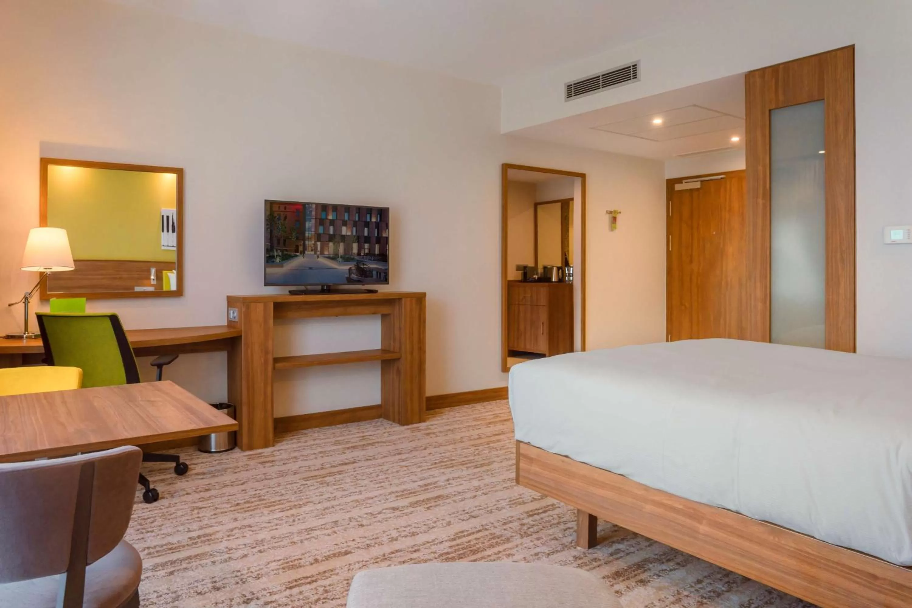 Bedroom, Bed in Hampton By Hilton Kalisz