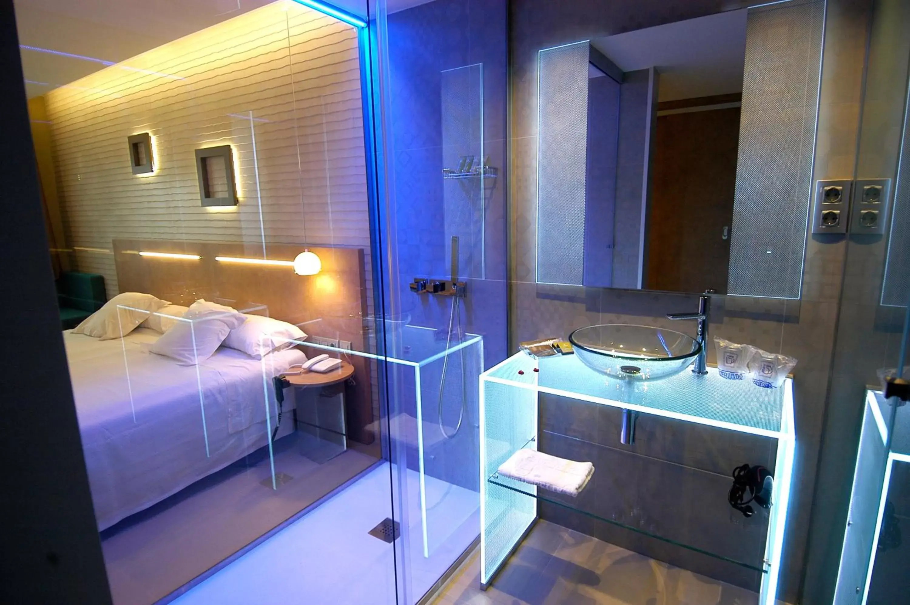 Bathroom in Felix Hotel