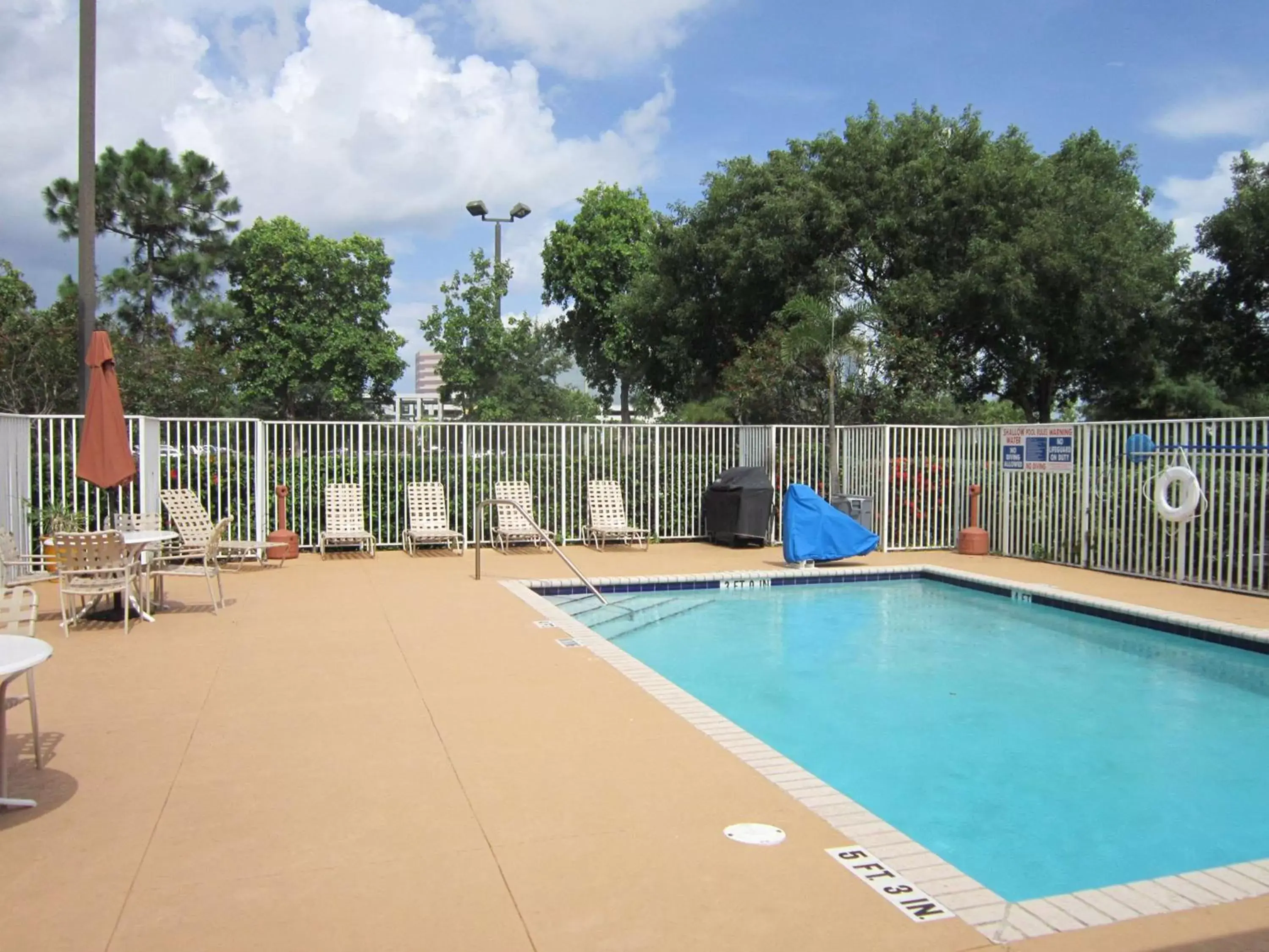 Pool view, Swimming Pool in Extended Stay America Suites - Fort Lauderdale - Cypress Creek - NW 6th Way