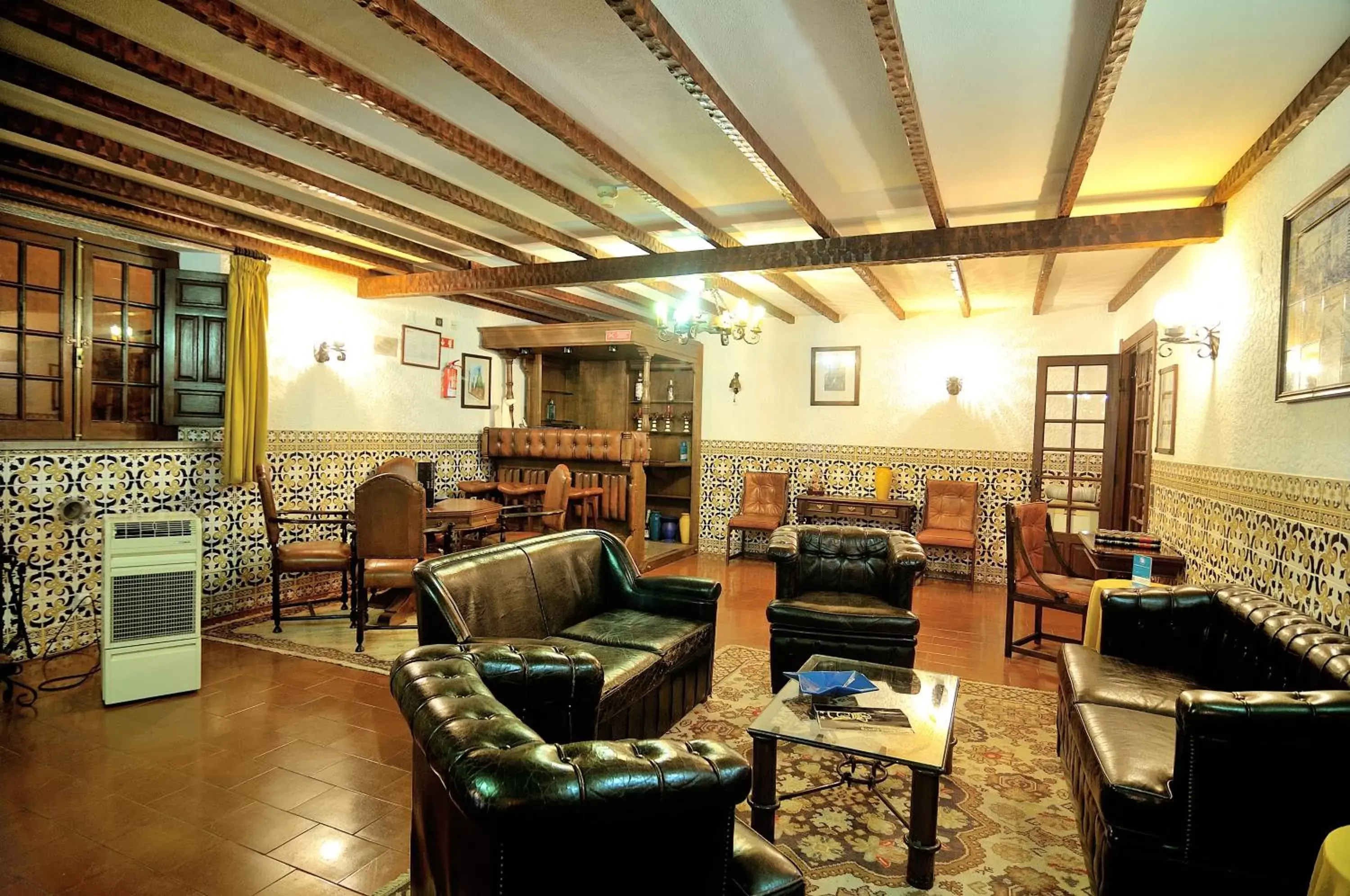 Living room in Rainha Santa Isabel - Óbidos History Hotel