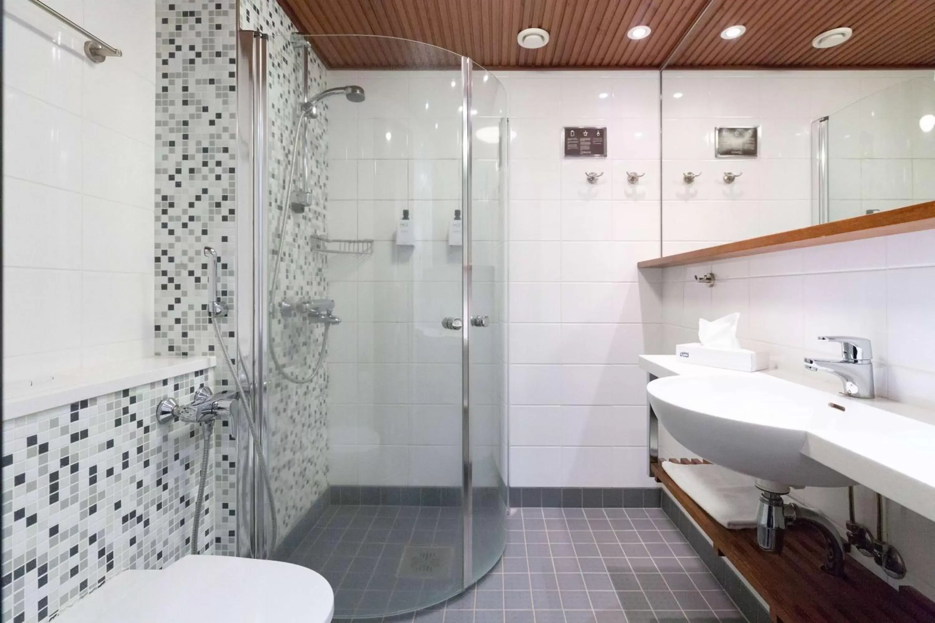 Bathroom in Scandic Imatran Valtionhotelli