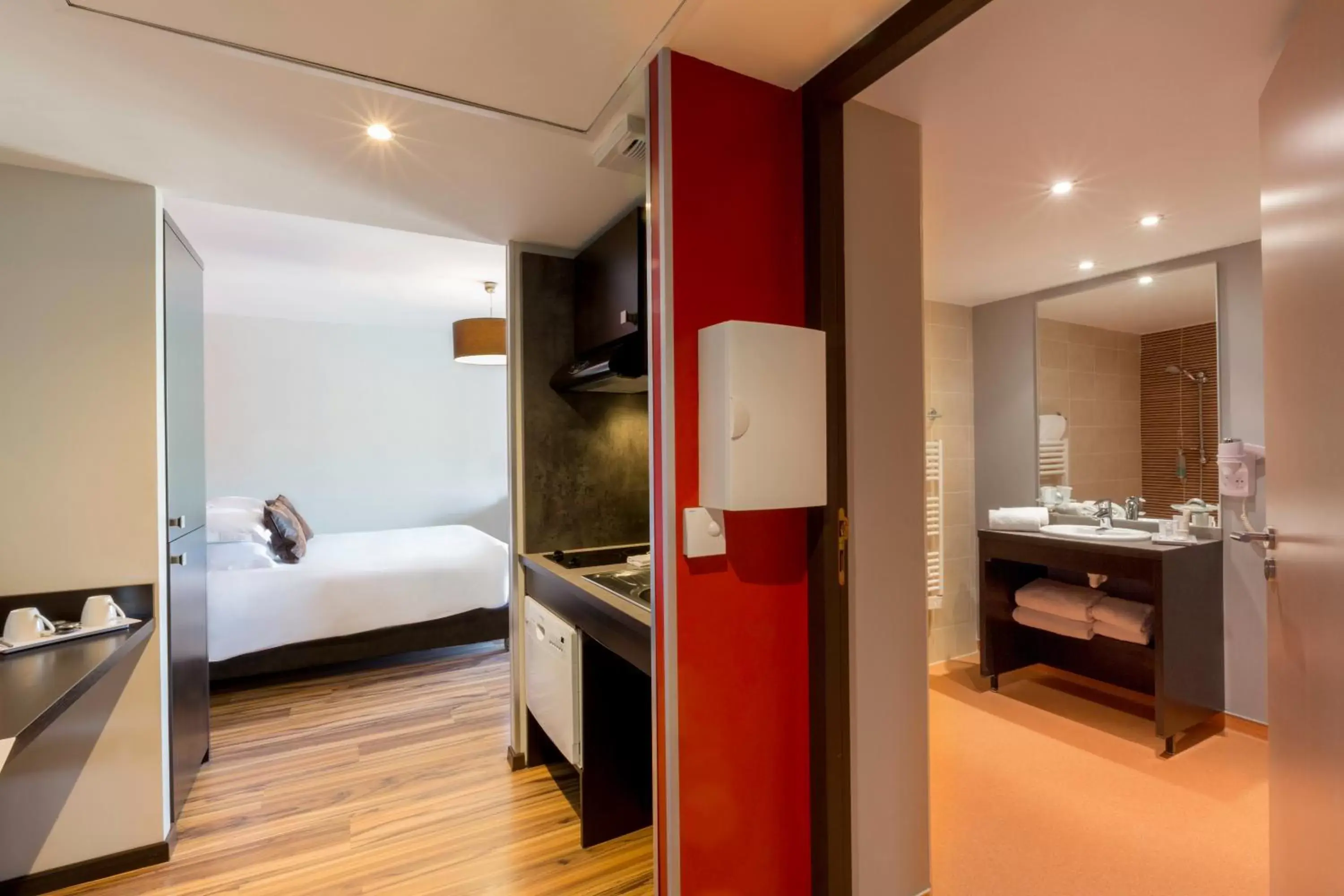 Bedroom, Bathroom in Best Western Park Hotel Geneve-Thoiry