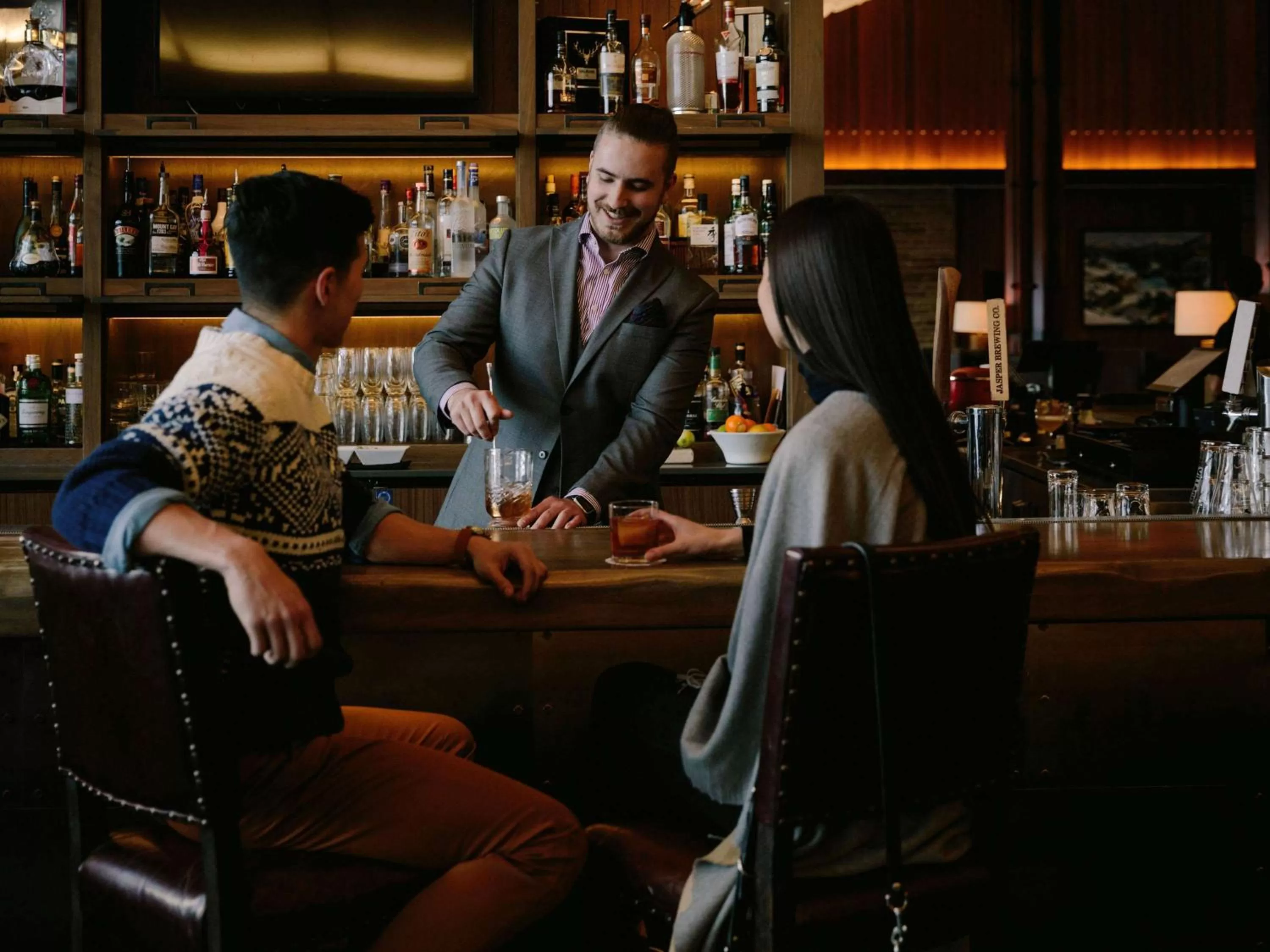 Lounge or bar in Fairmont Jasper Park Lodge