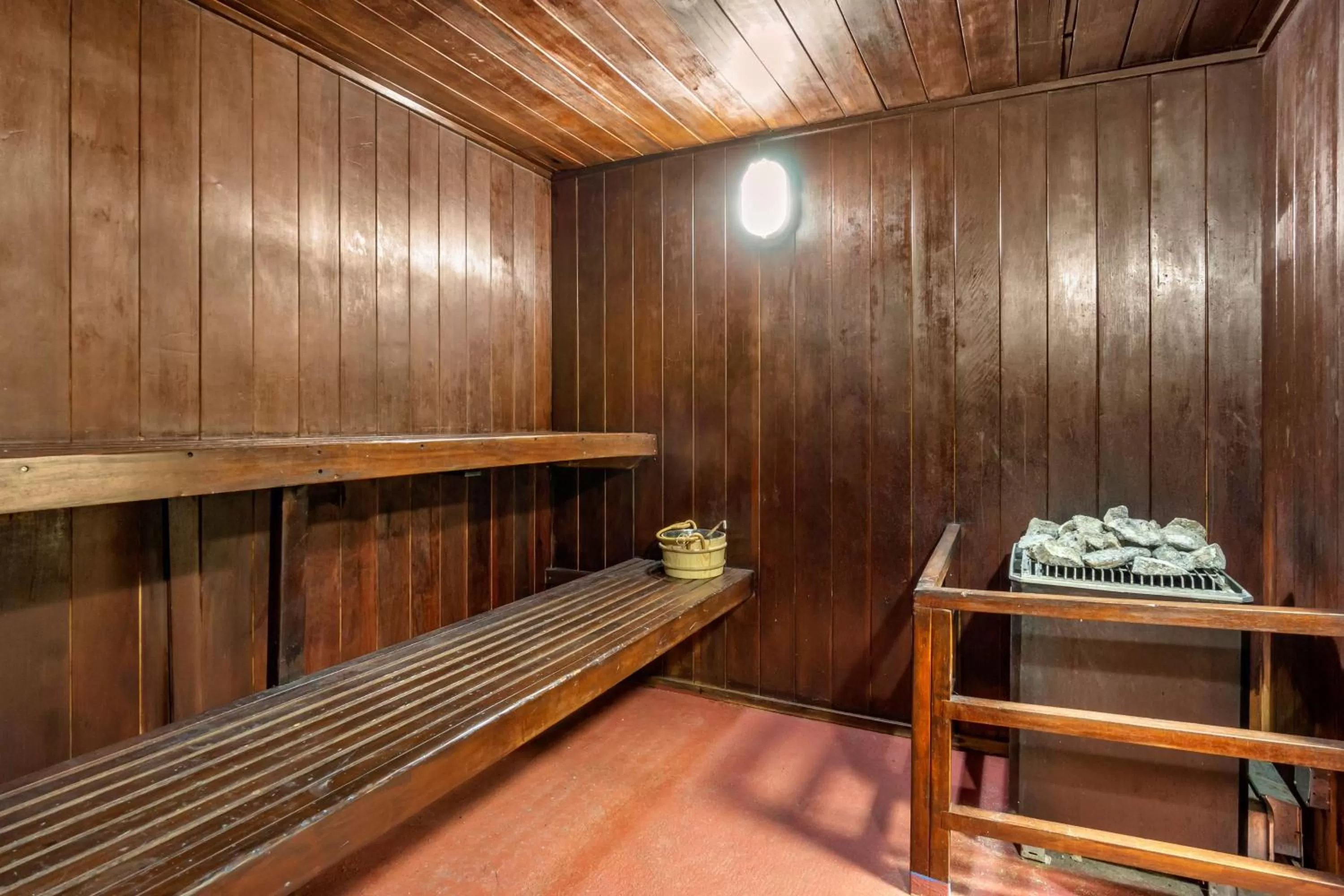 Spa and wellness centre/facilities in Best Western PLUS Lake Front Hotel