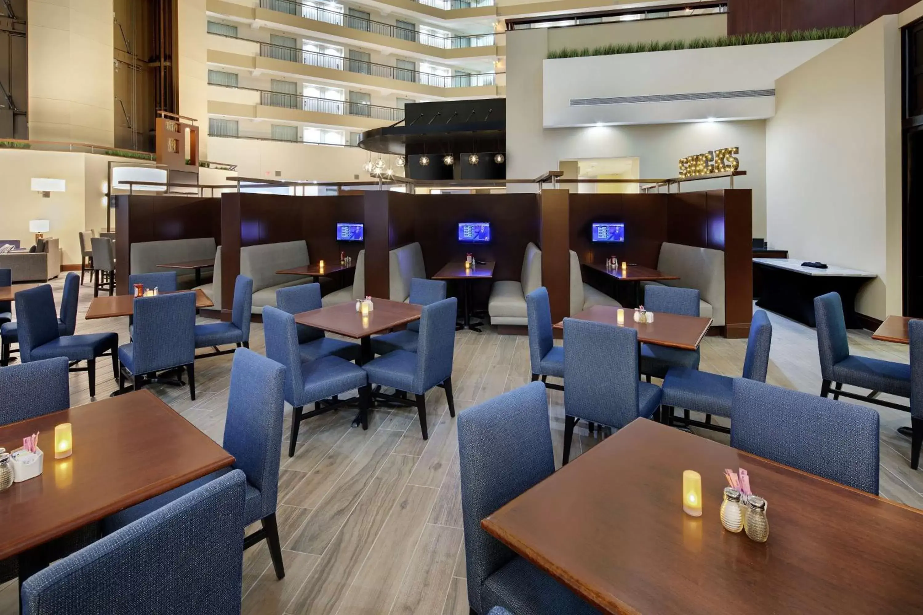 Restaurant/Places to Eat in Embassy Suites by Hilton Detroit Troy Auburn Hills