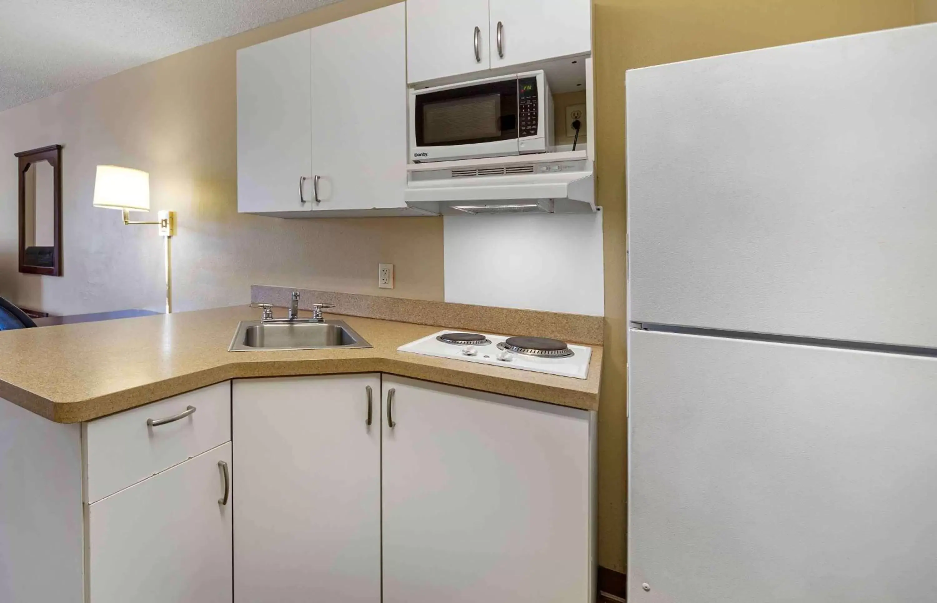 Bedroom, Kitchen/Kitchenette in Extended Stay America Suites - Oklahoma City - NW Expressway