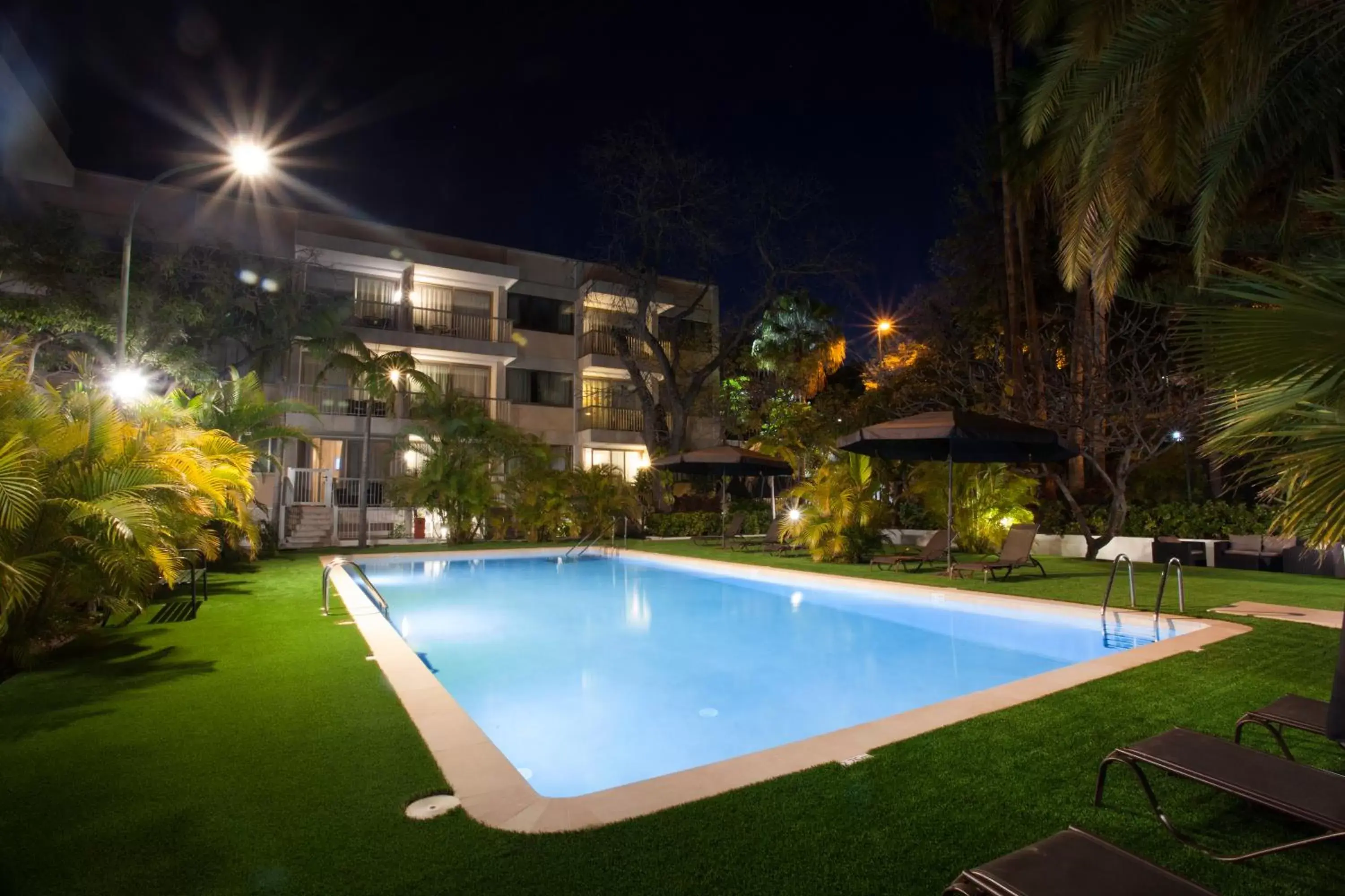 Garden, Swimming Pool in Hotel Colon Rambla
