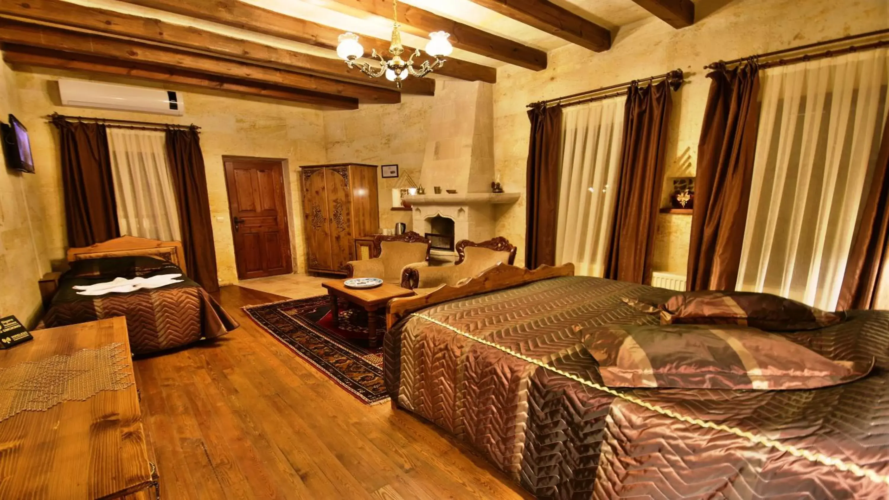 Bed in Harman Cave Hotel