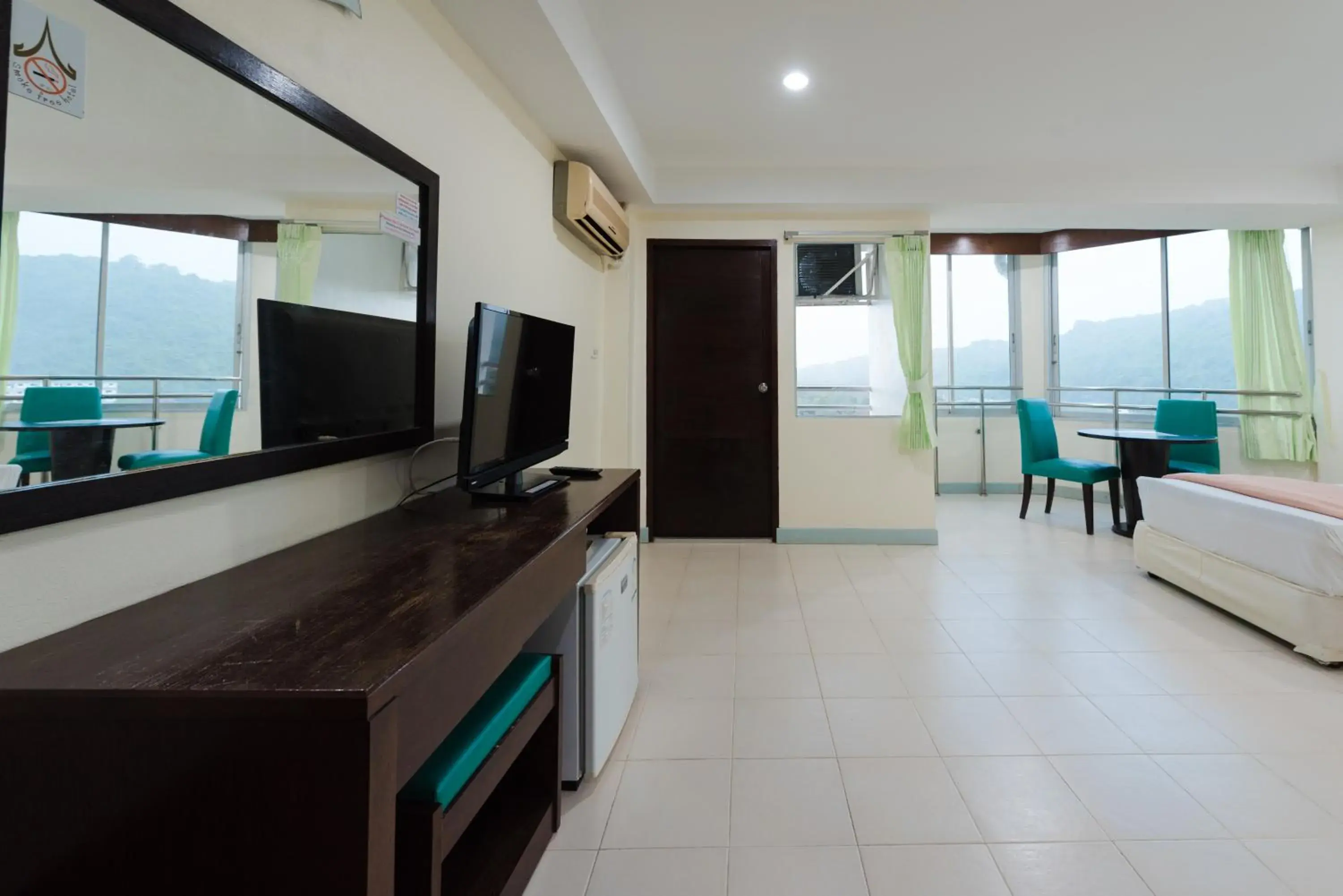 TV and multimedia, TV/Entertainment Center in Nice Beach Hotel