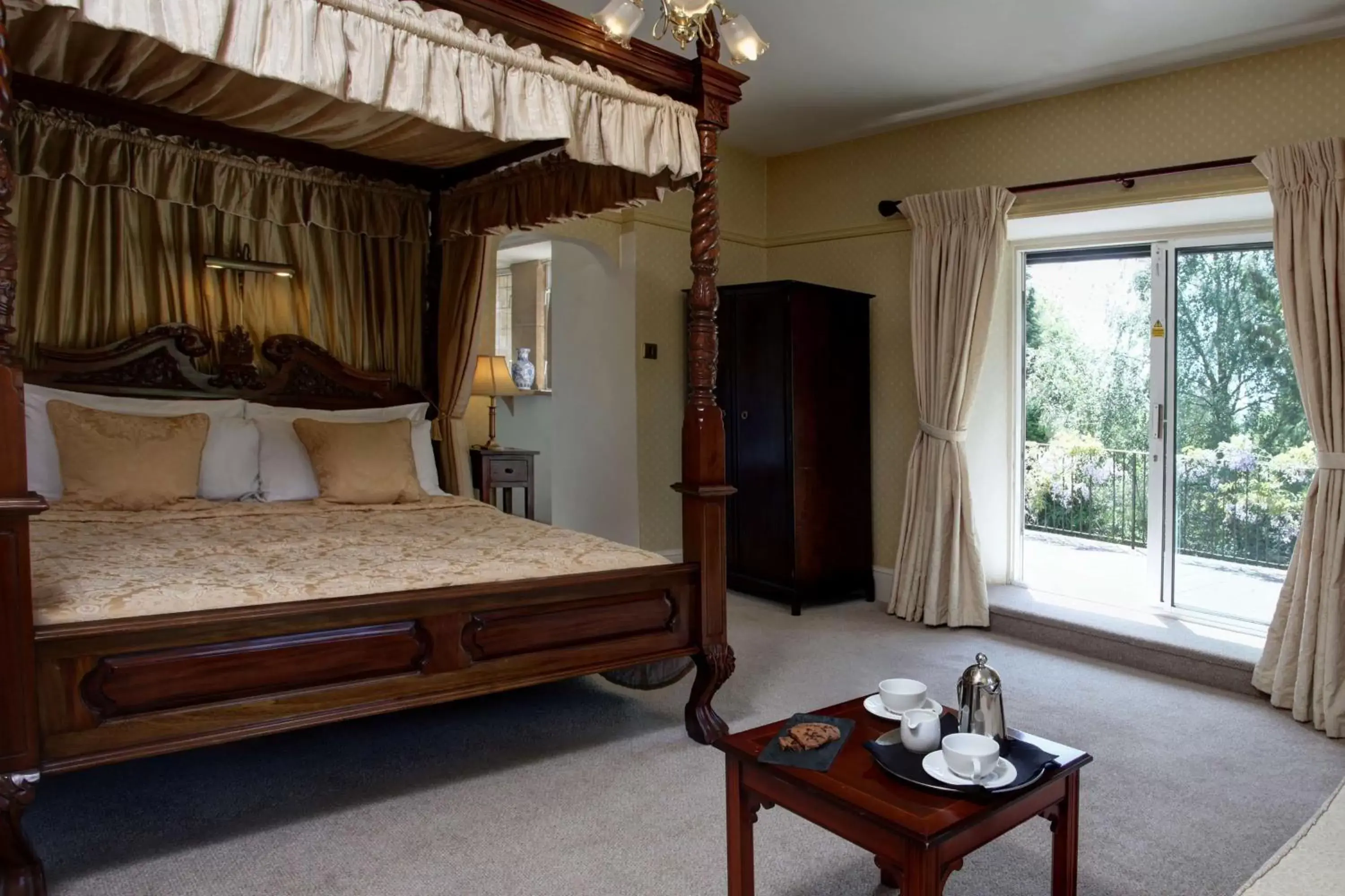 Photo of the whole room, Bed in The Grange at Oborne