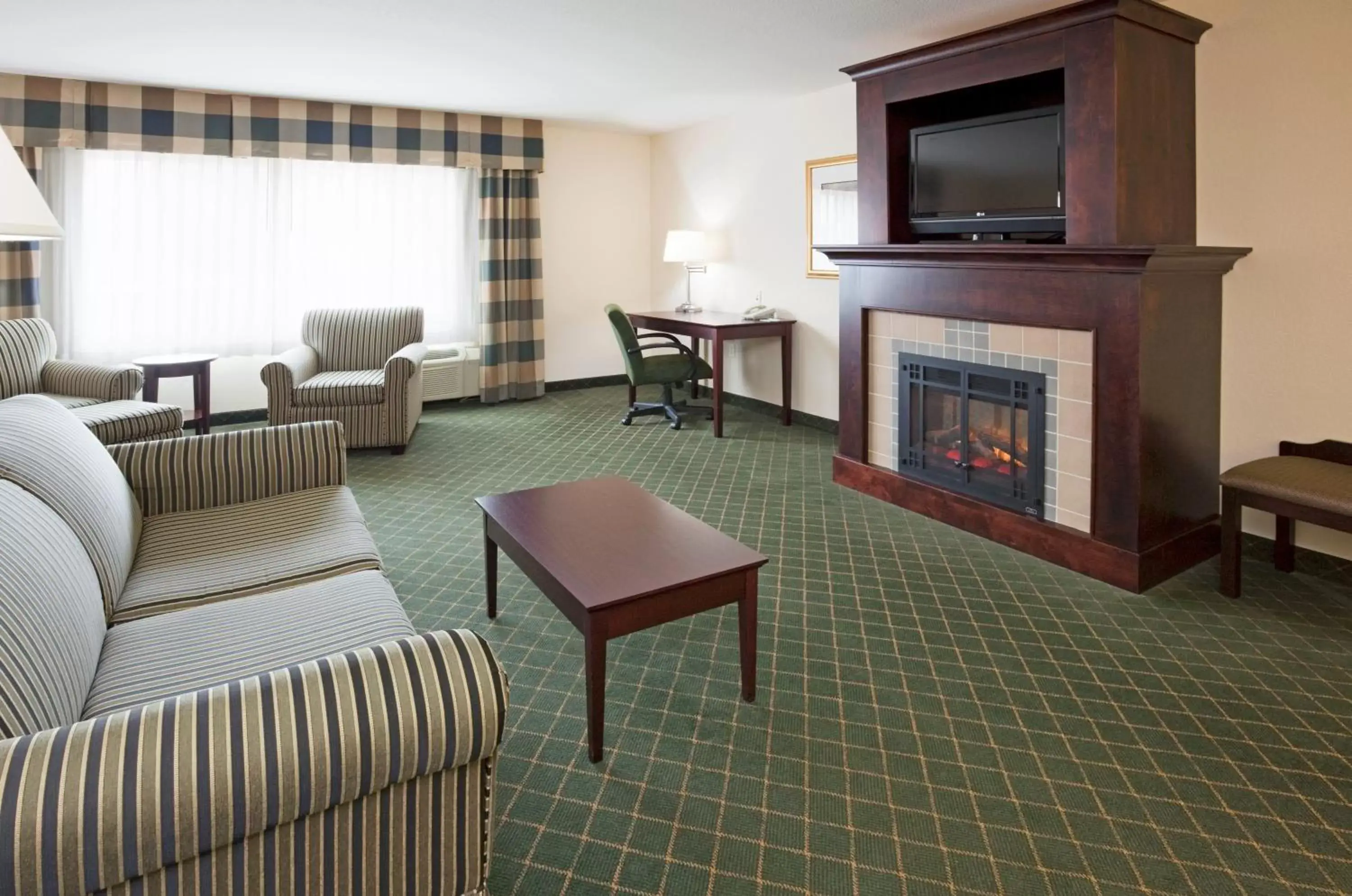 Photo of the whole room, Seating Area in Holiday Inn Conference Center Marshfield, an IHG Hotel