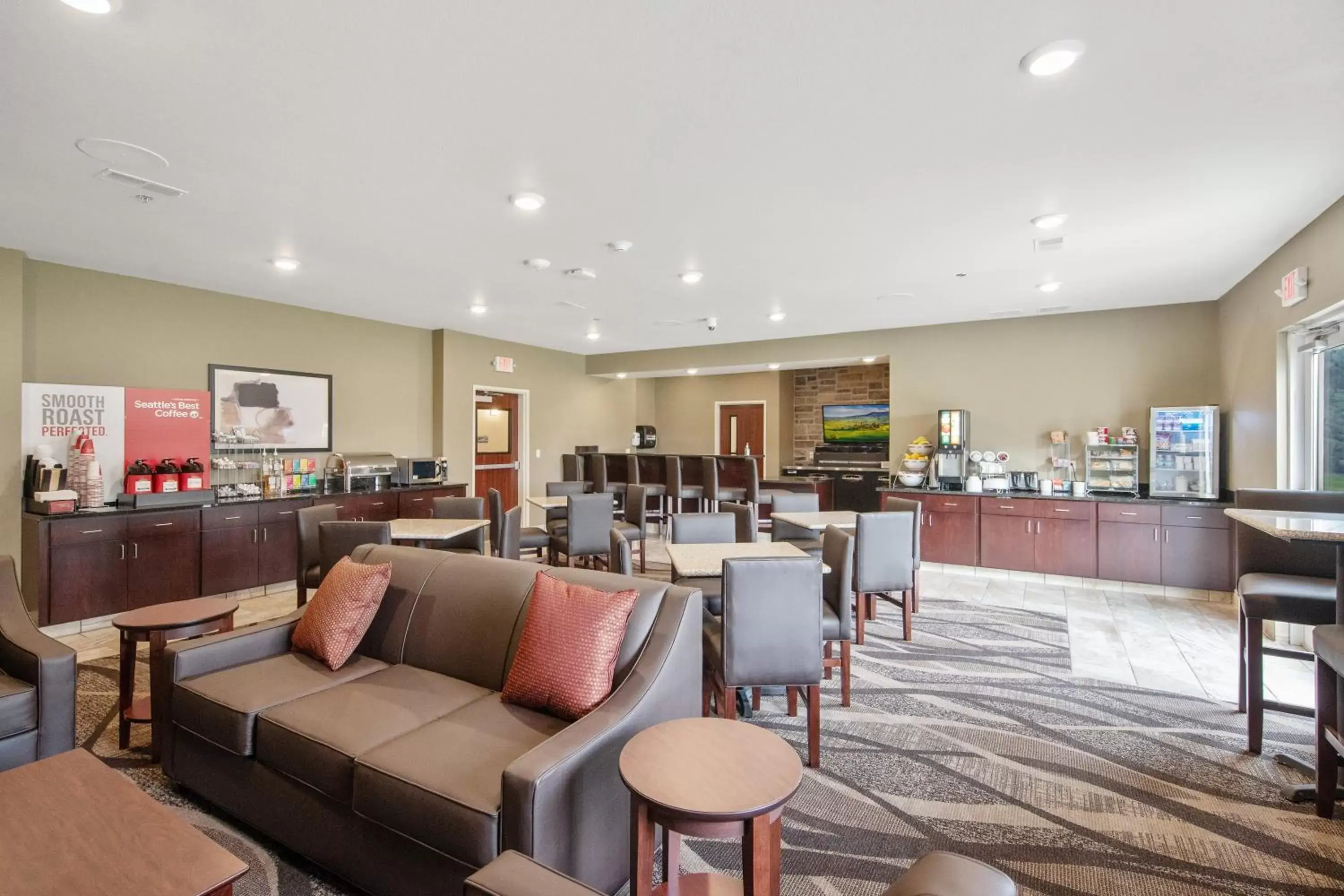 Lounge or bar, Restaurant/Places to Eat in Cobblestone Hotel & Suites - Austin