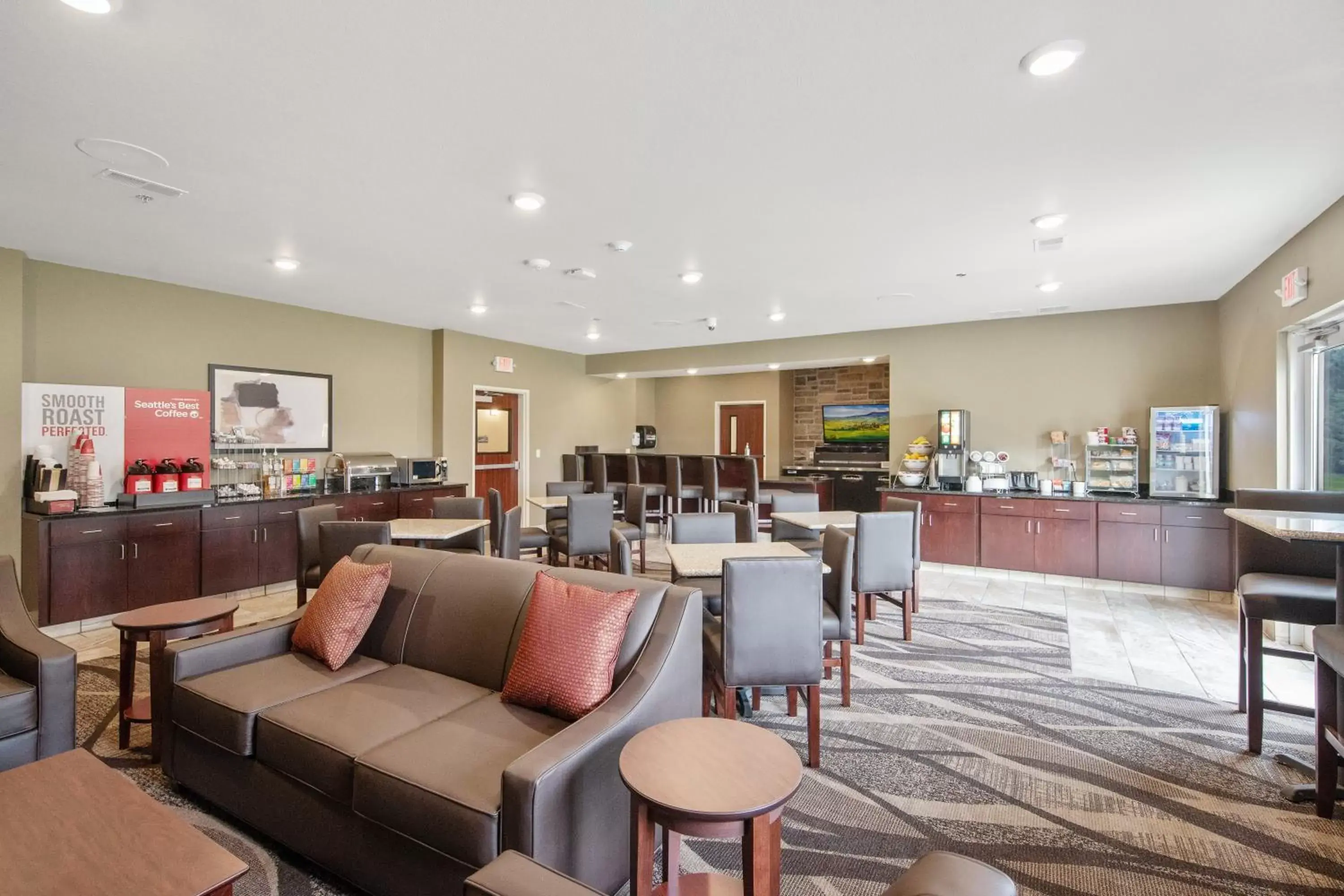 Lounge or bar in Cobblestone Hotel & Suites - Austin Lounge or bar in Cobblestone Hotel & Suites - Austin
