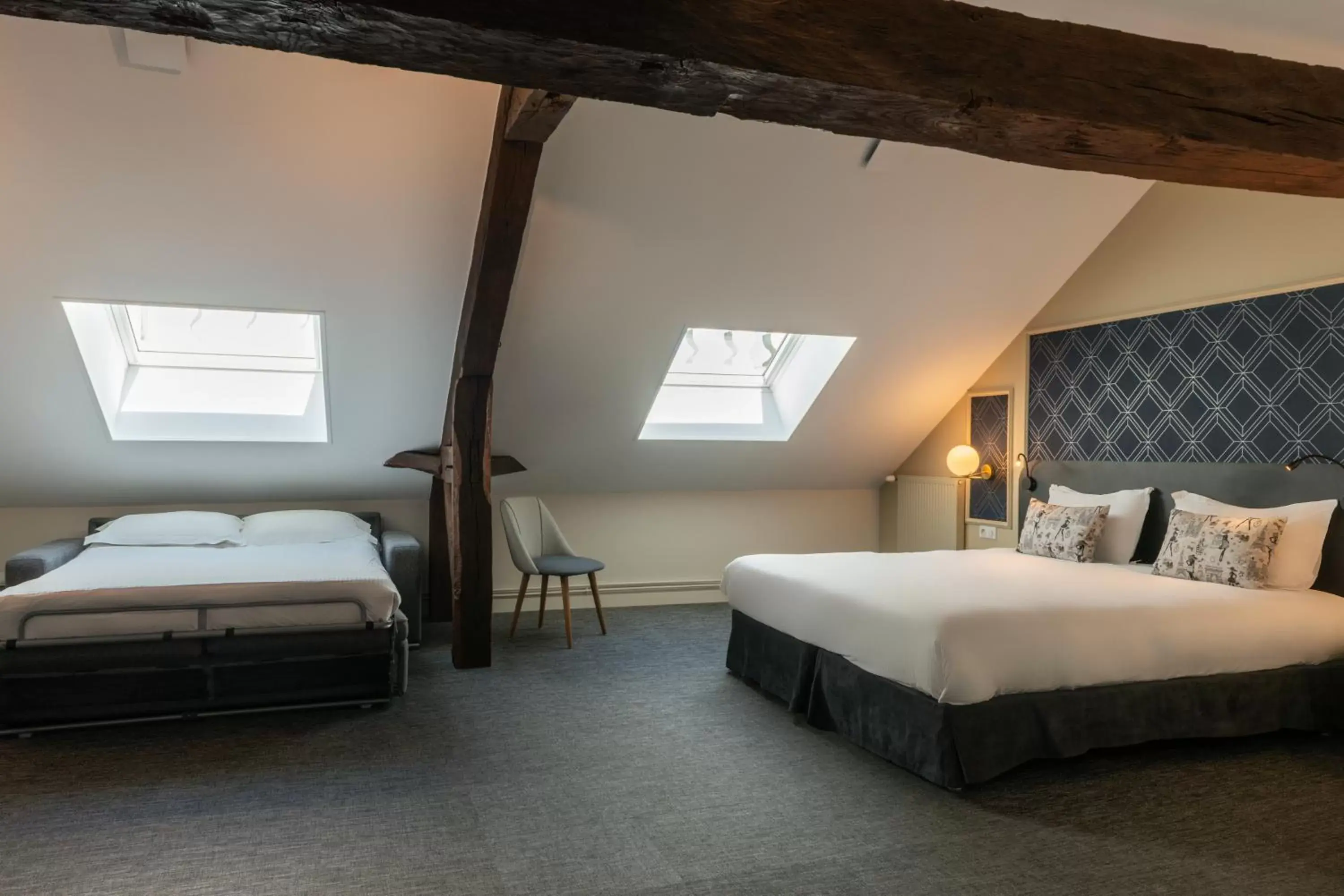 Bedroom, Bed in Hôtel Anne d'Anjou, The Originals Collection