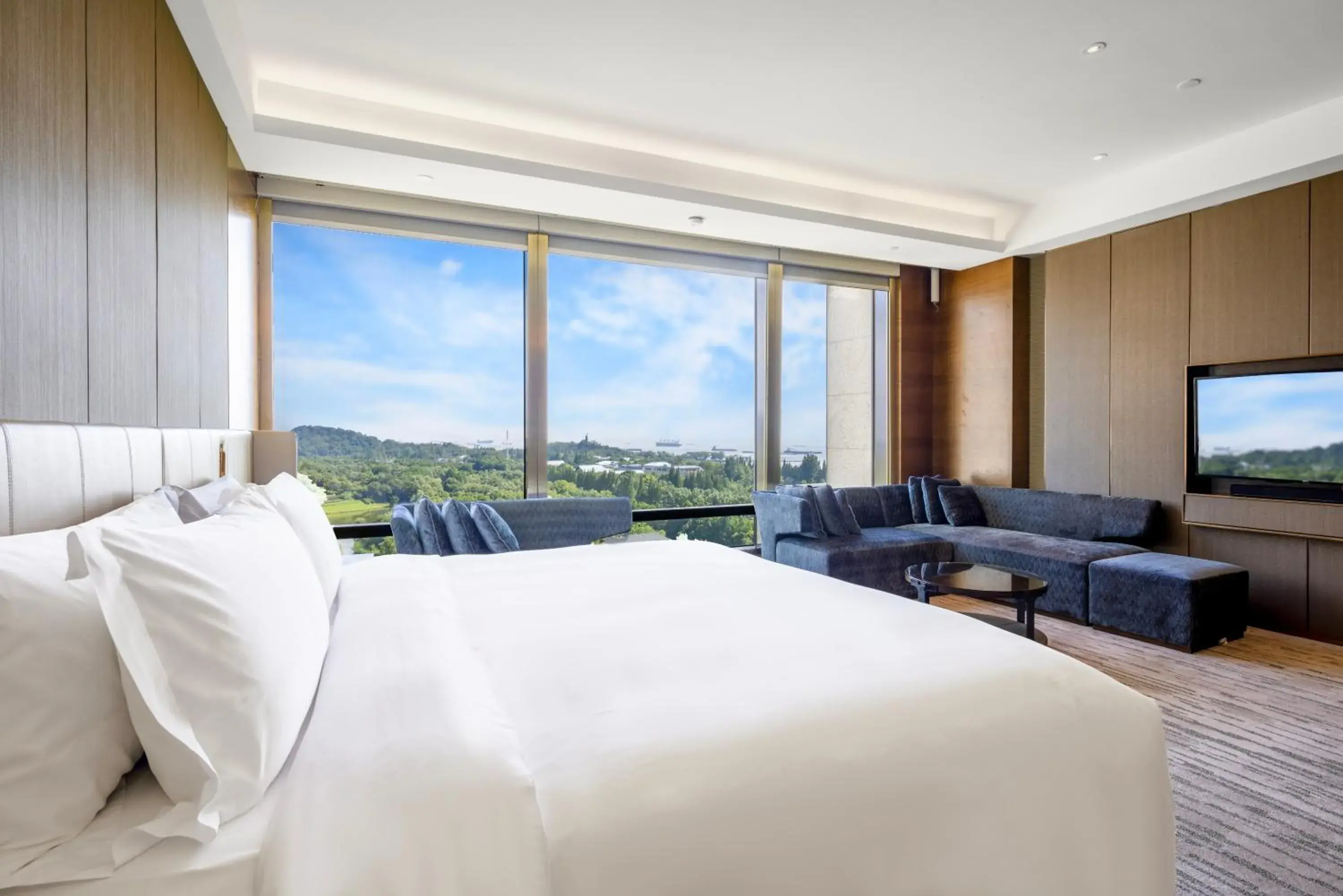 Bedroom in InterContinental Nantong, an IHG Hotel-Best view of yangtze