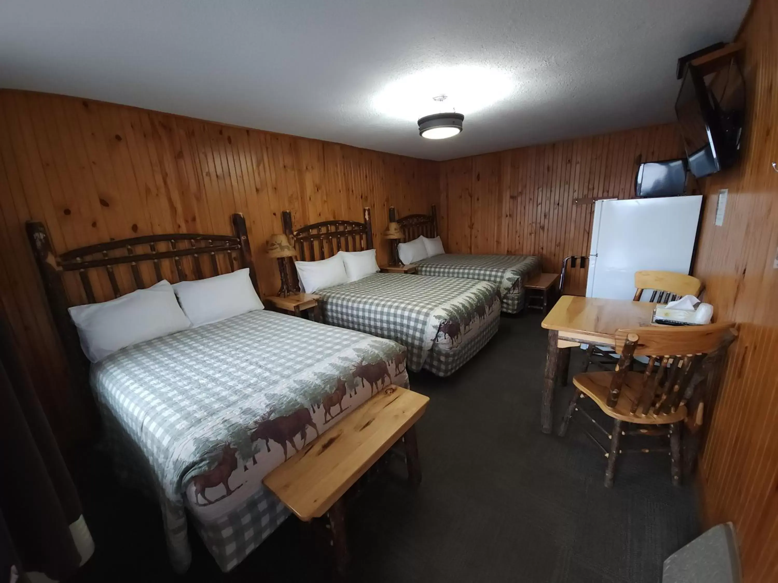 Bed in Outdoorsman Motel