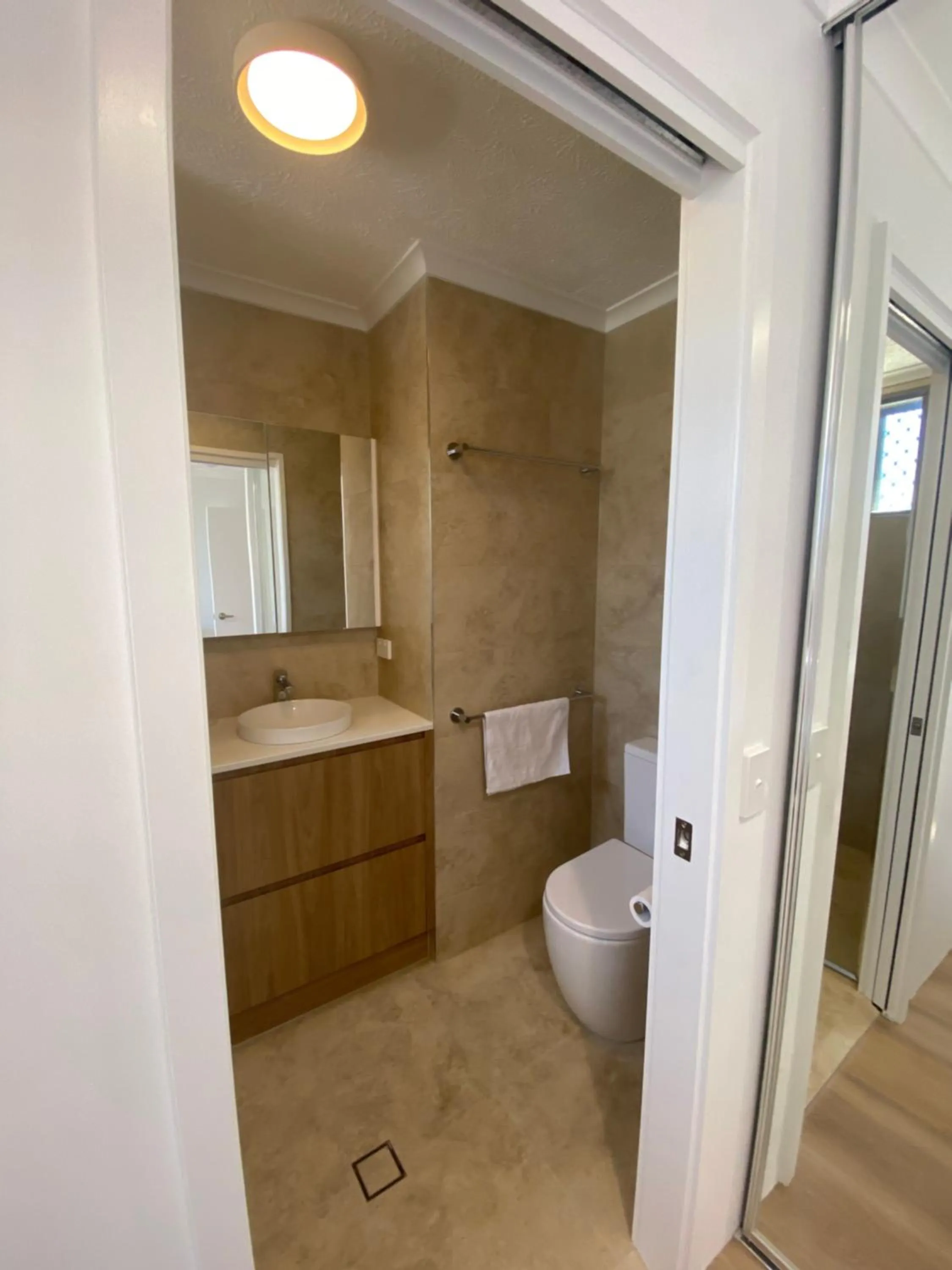 Toilet in Enderley Gardens Resort