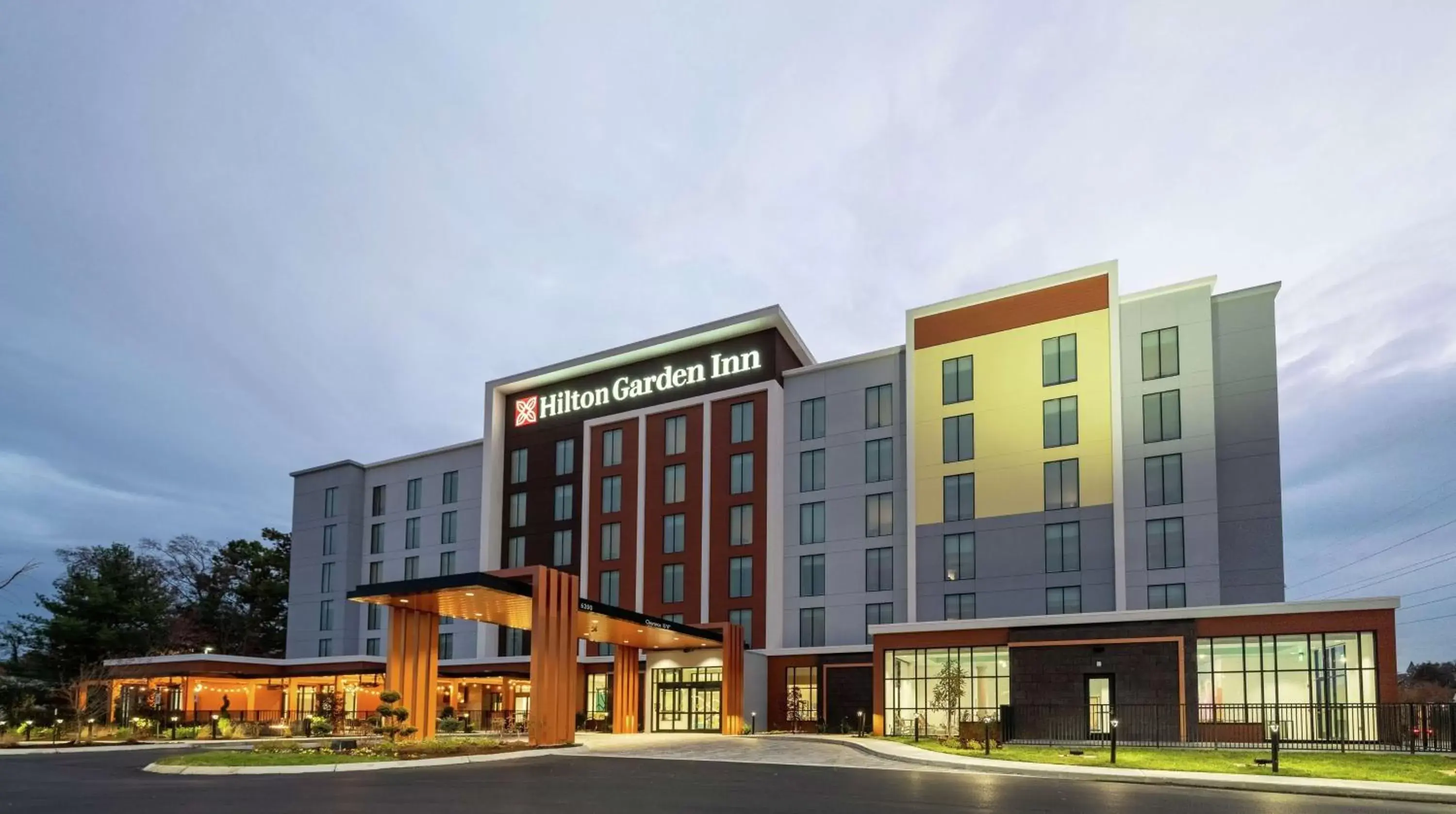 Property Building in Hilton Garden Inn Knoxville Papermill Drive, Tn