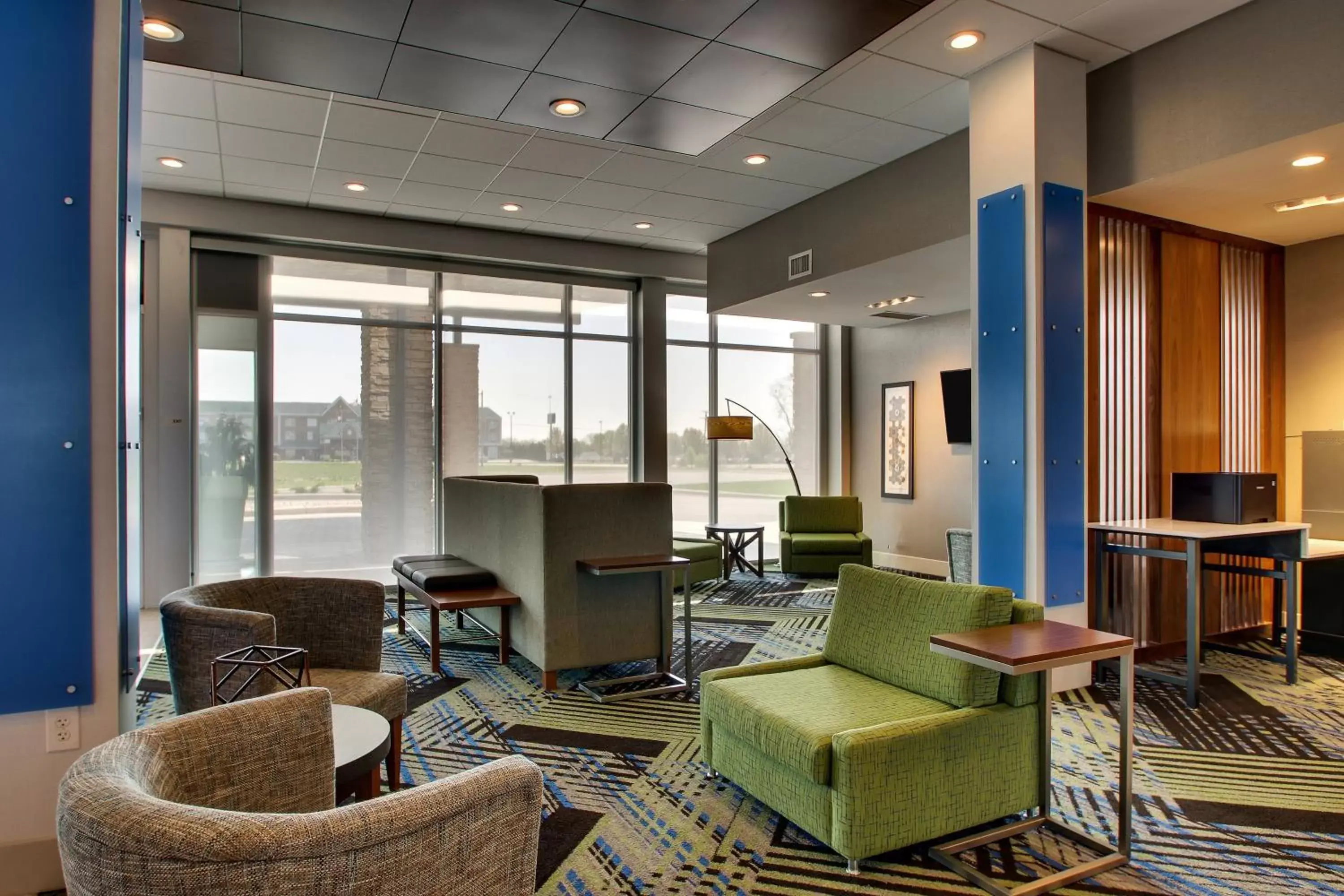 Property building, Seating Area in Holiday Inn Express & Suites Findlay North, an IHG Hotel