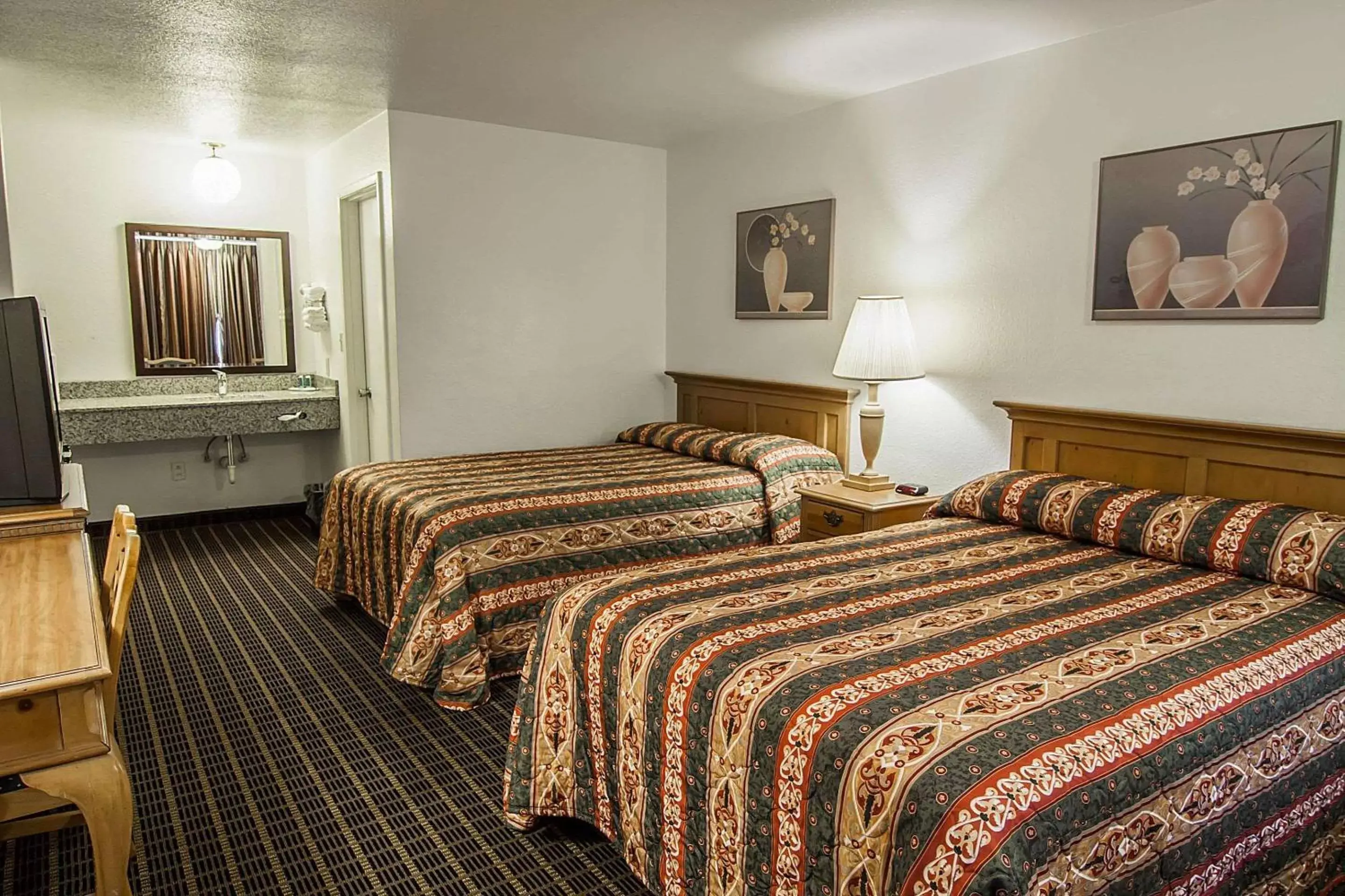 Photo of the whole room, Bed in Rodeway Inn Albany