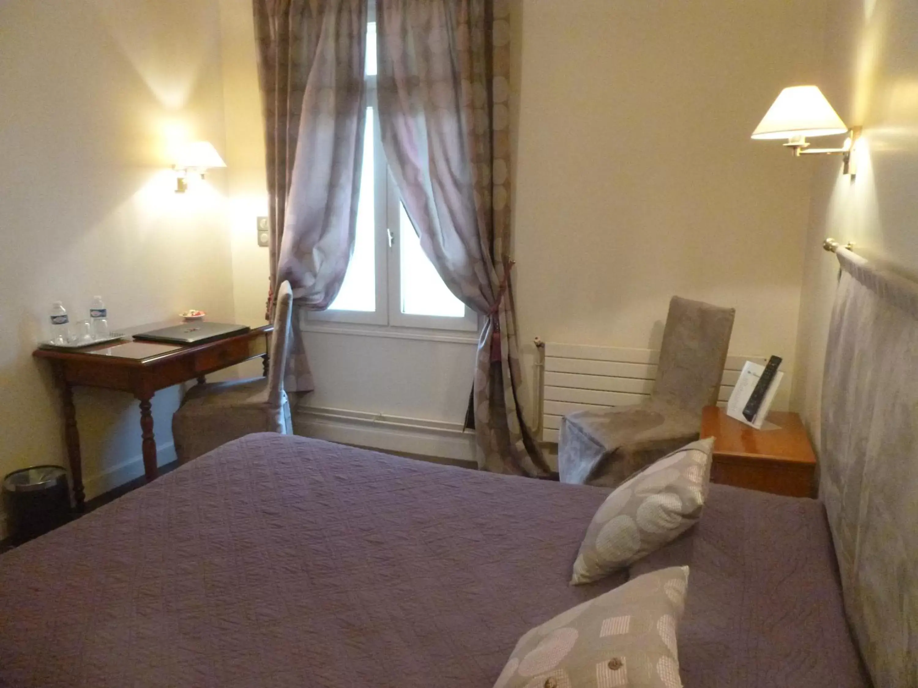 Photo of the whole room, Bed in Logis Hôtel Le Rivage