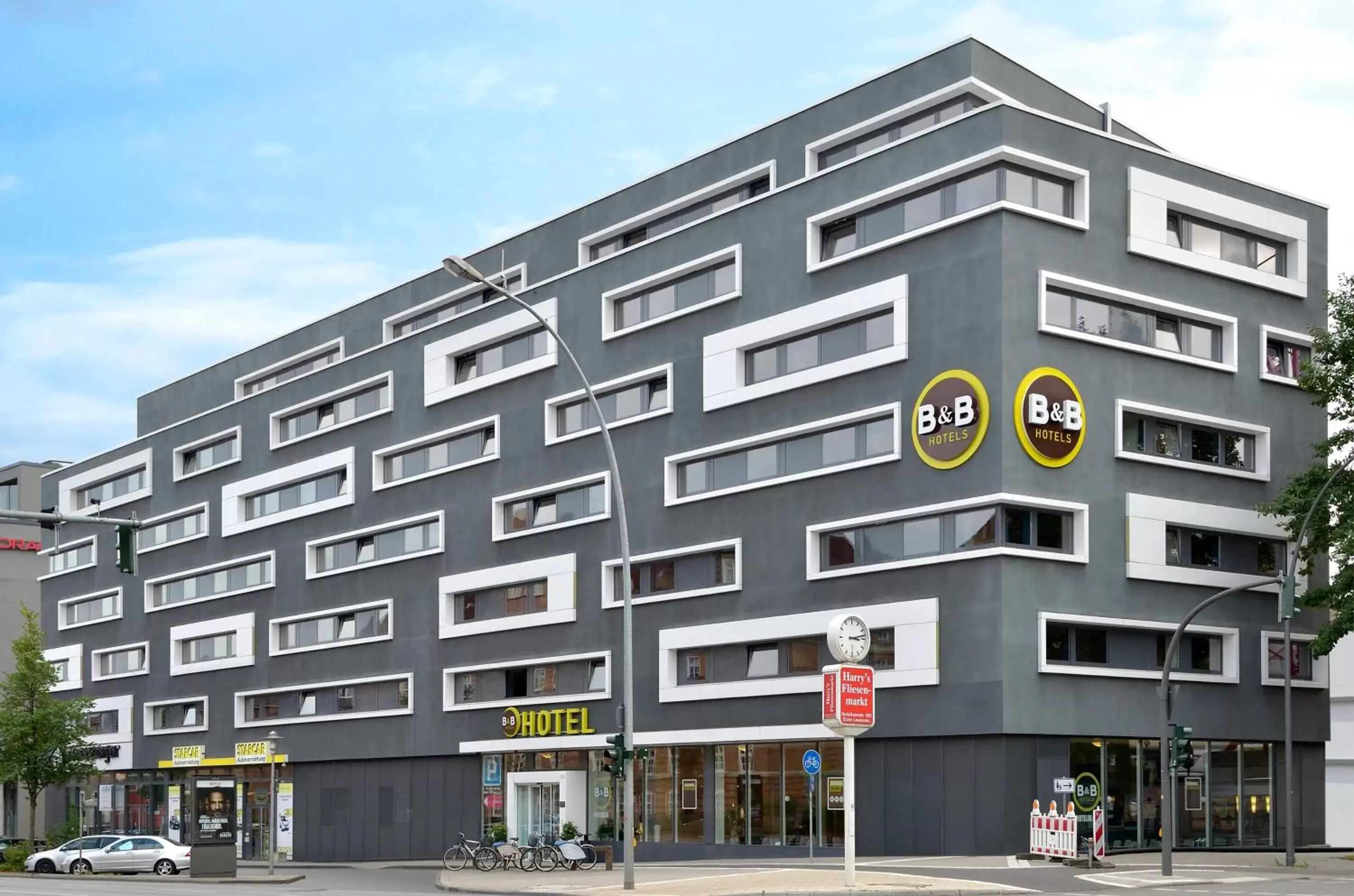 Property Building in B&B Hotel Hamburg-Altona