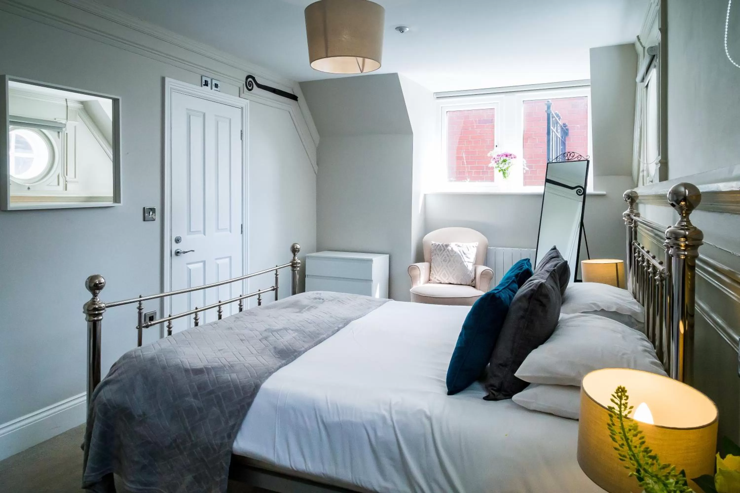 Photo of the whole room, Bed in Goodramgate Apartments